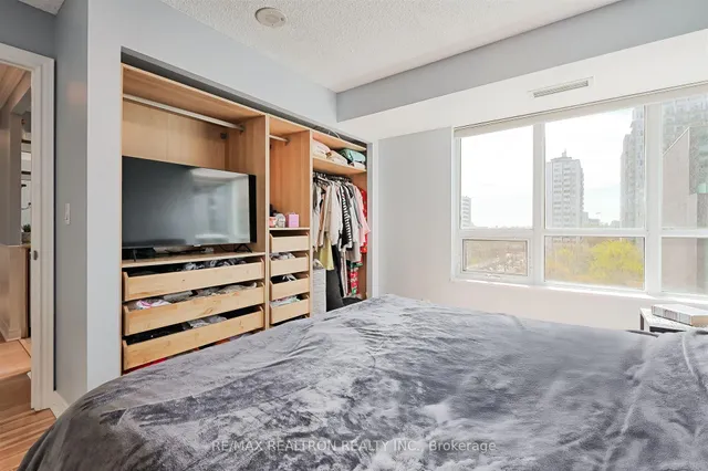 Additional property image - 212 Eglinton Ave Unit 803