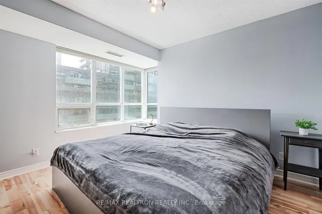 Additional property image - 212 Eglinton Ave Unit 803