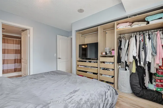 Additional property image - 212 Eglinton Ave Unit 803