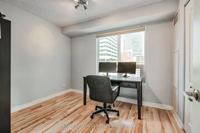 Additional property image - 212 Eglinton Ave Unit 803