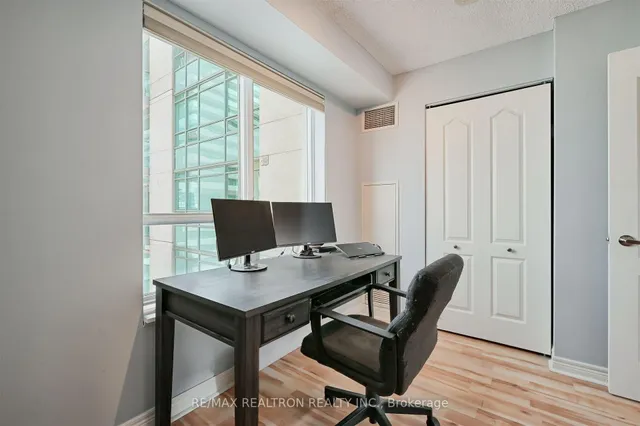 Additional property image - 212 Eglinton Ave Unit 803