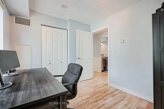 Additional property image - 212 Eglinton Ave Unit 803