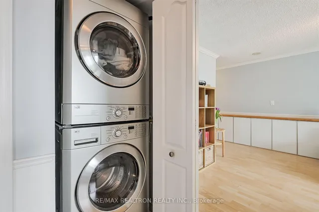 Additional property image - 212 Eglinton Ave Unit 803