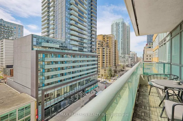 Additional property image - 212 Eglinton Ave Unit 803