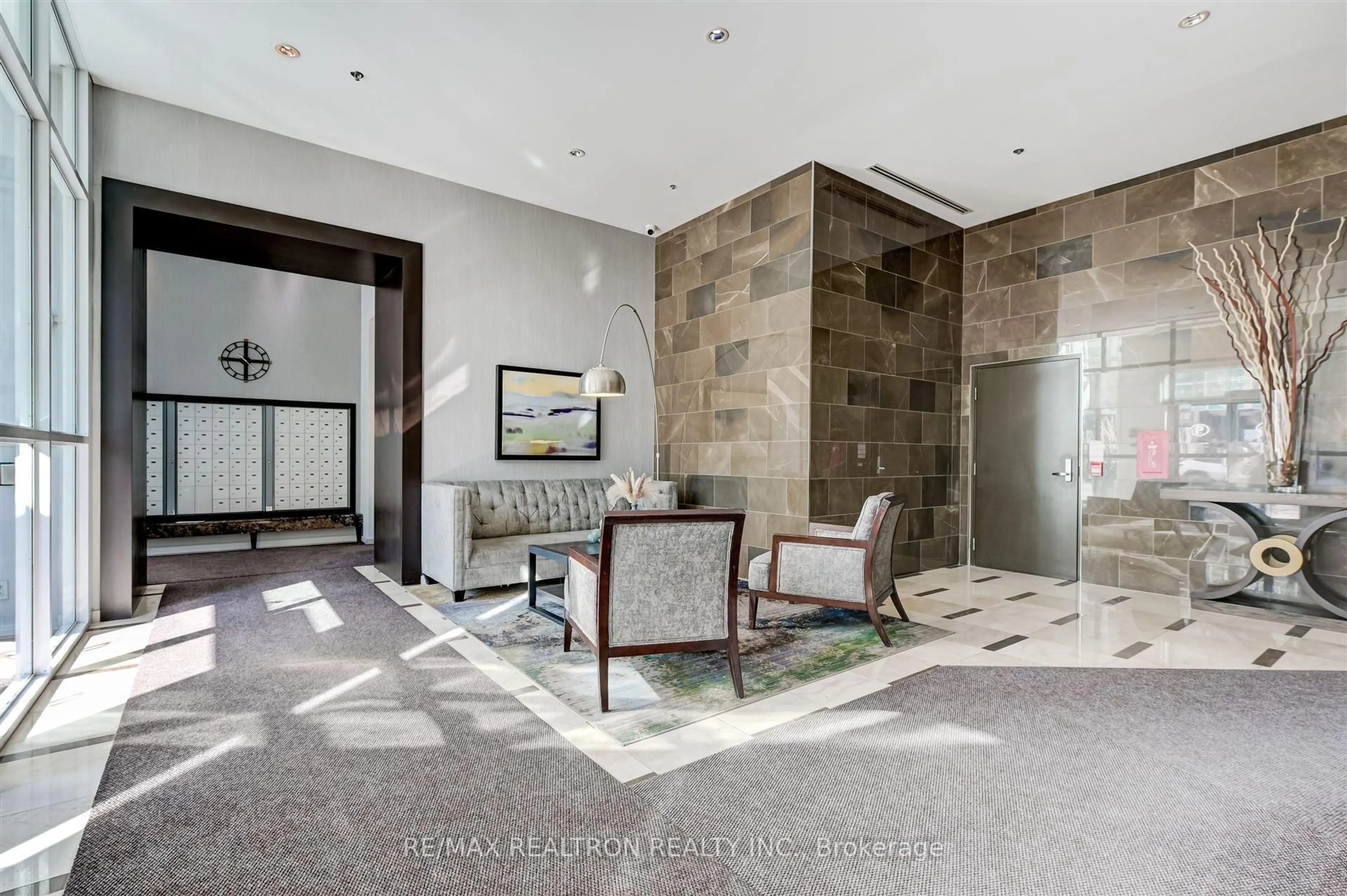 Contemporary bathroom, ceramic/tile floor for 212 Eglinton Ave #803, Toronto Ontario M4P 0A3