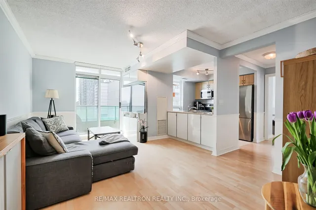 Additional property image - 212 Eglinton Ave Unit 803