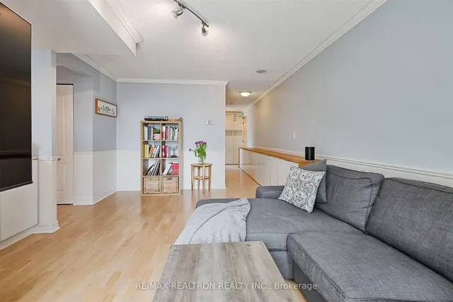 Additional property image - 212 Eglinton Ave Unit 803