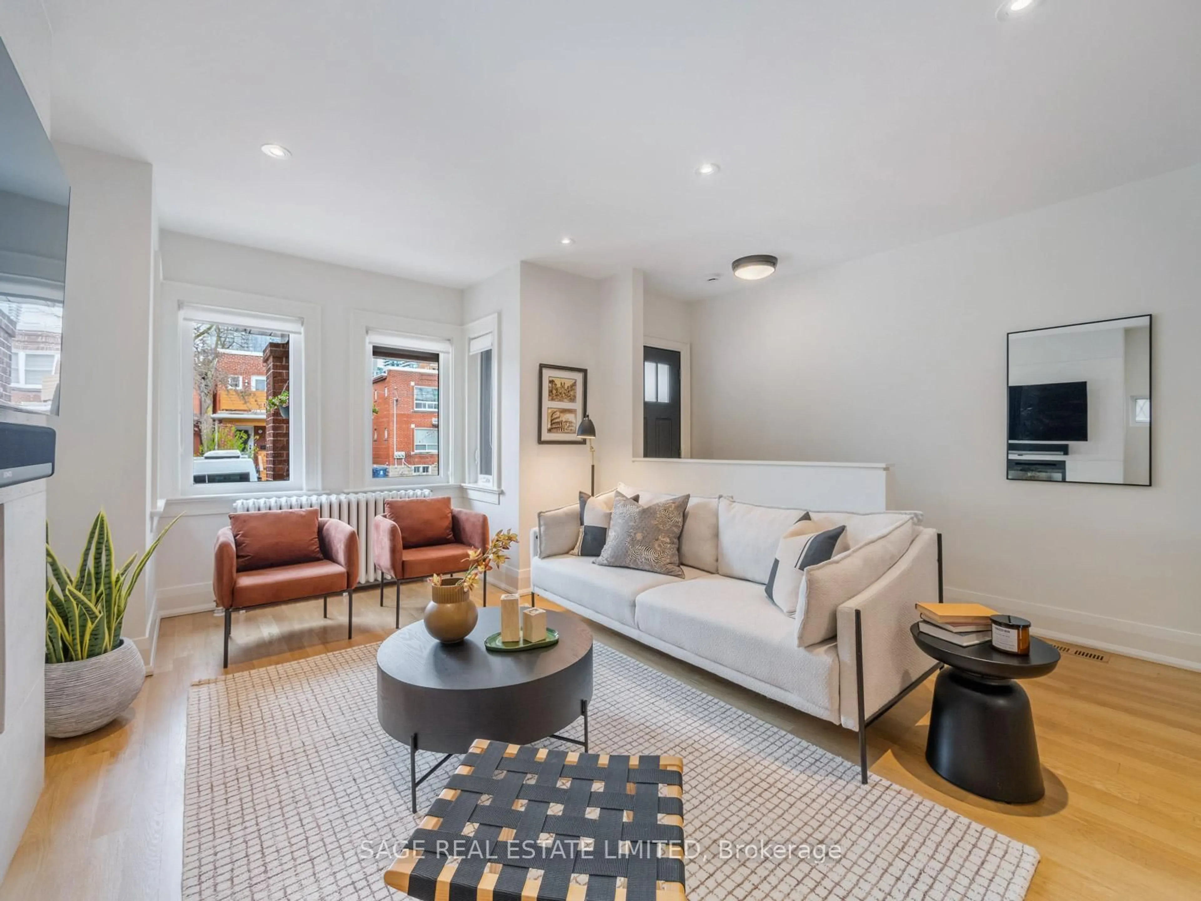 Living room with furniture, unknown for 83 Falcon St, Toronto Ontario M4S 2P4