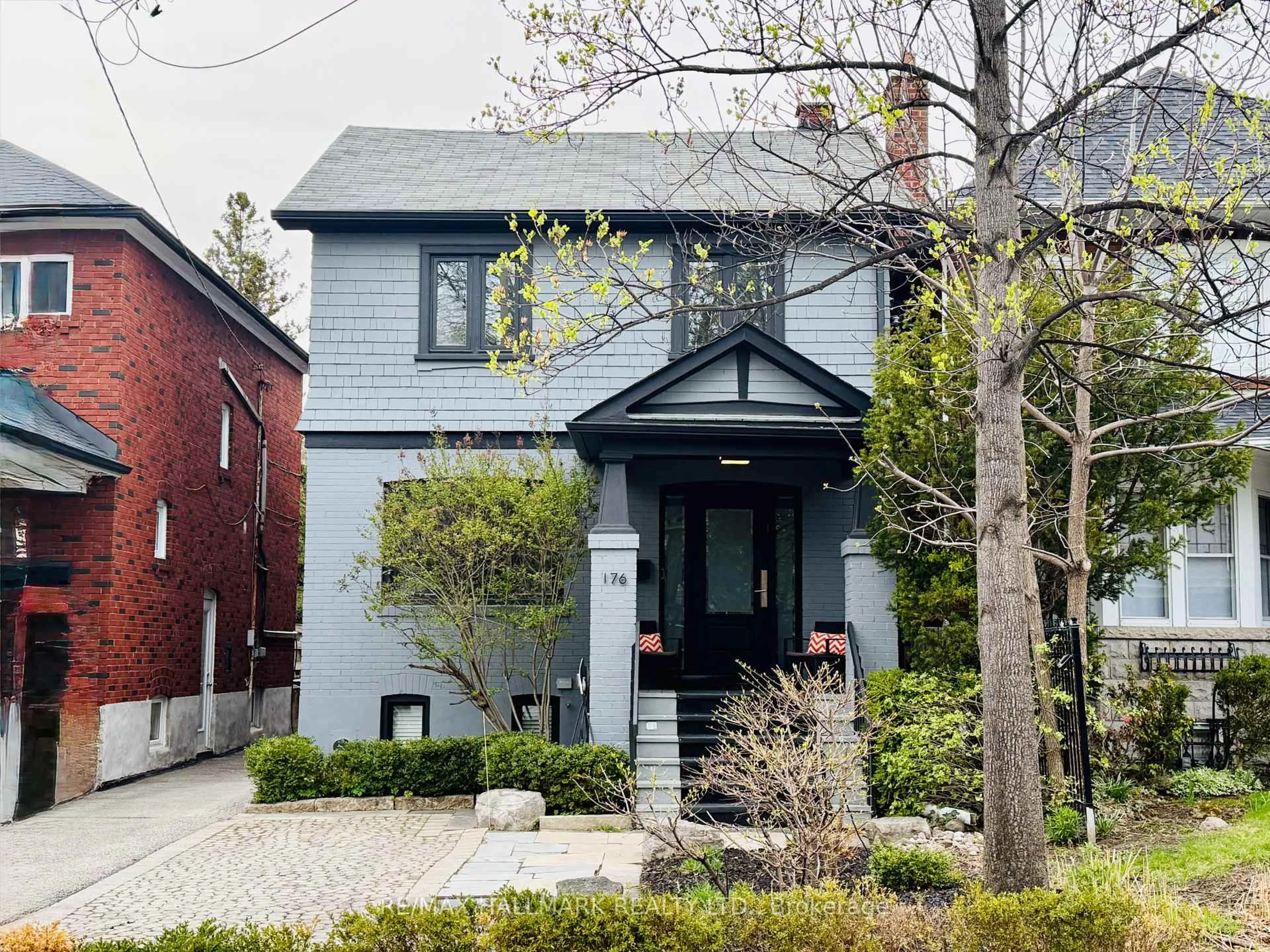 Home with brick exterior material, street for 176 Melrose Ave, Toronto Ontario M5M 1Z1