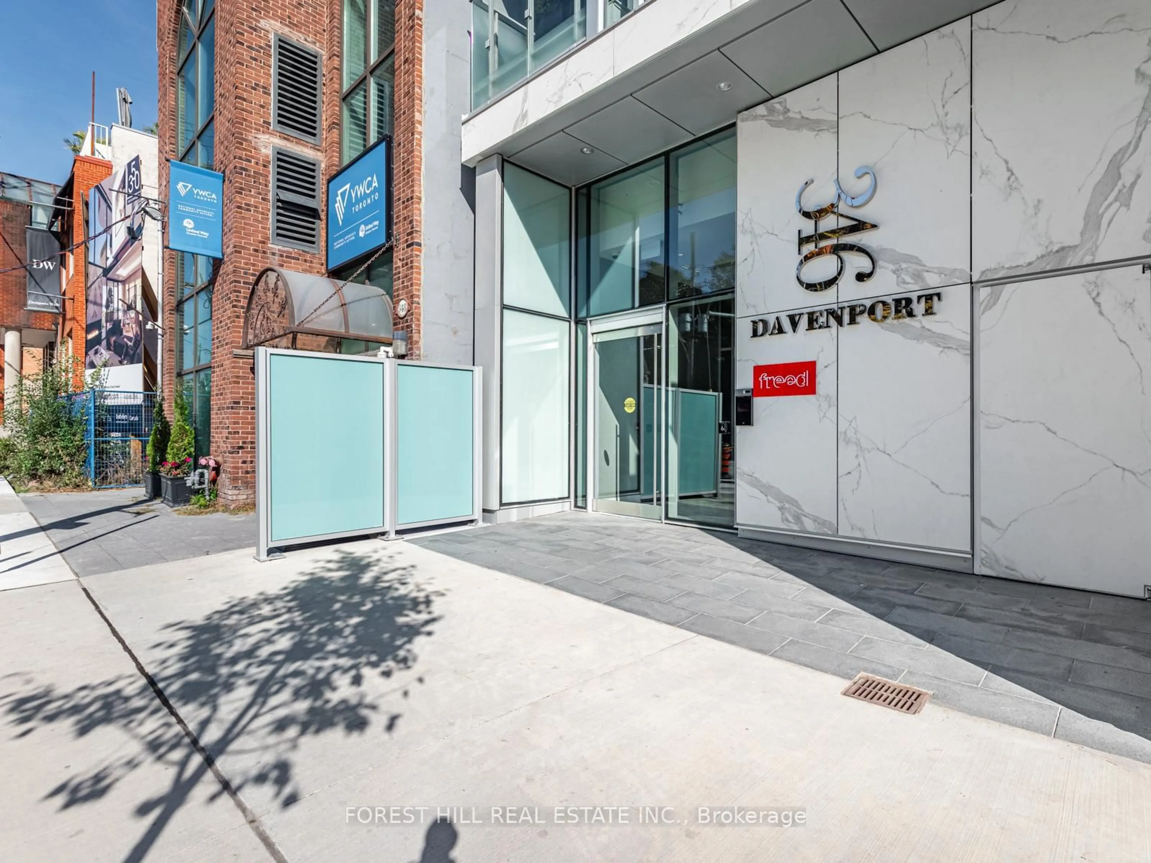 Indoor foyer for 346 Davenport Rd #503, Toronto Ontario M5R 1K6