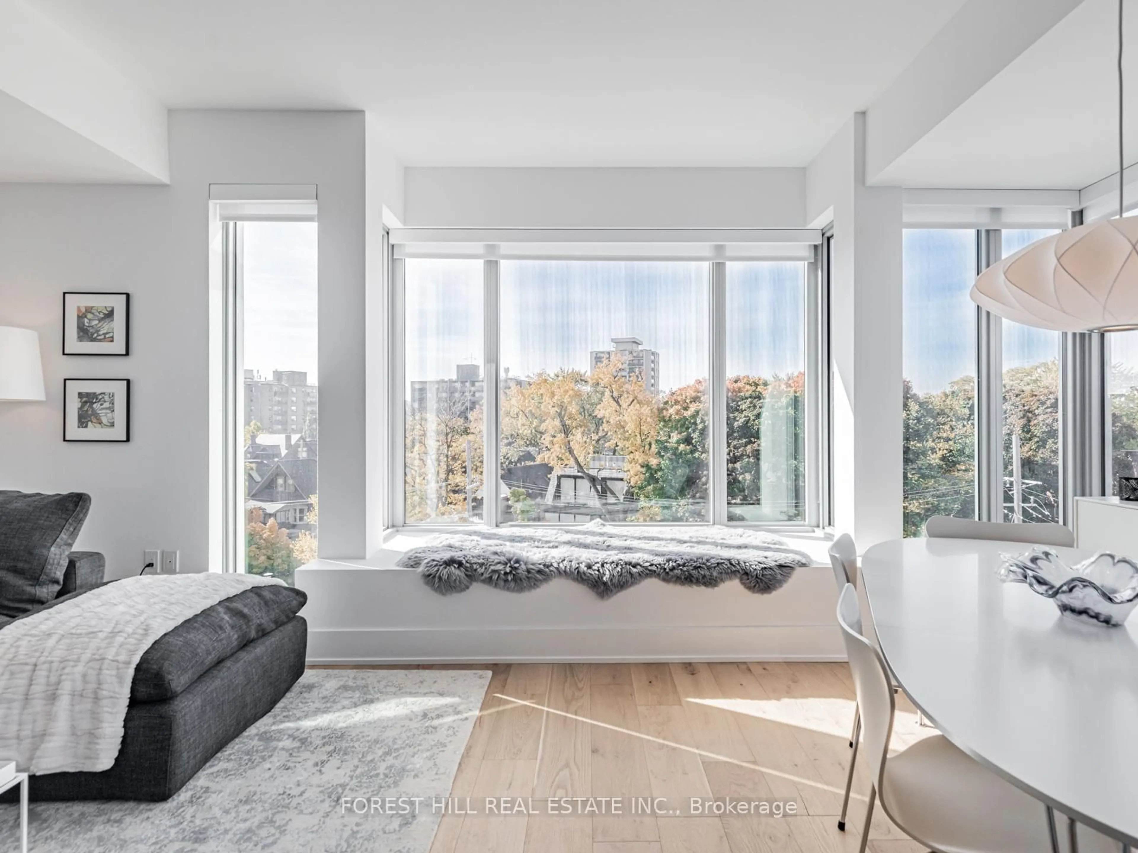 Living room with furniture, unknown for 346 Davenport Rd #503, Toronto Ontario M5R 1K6