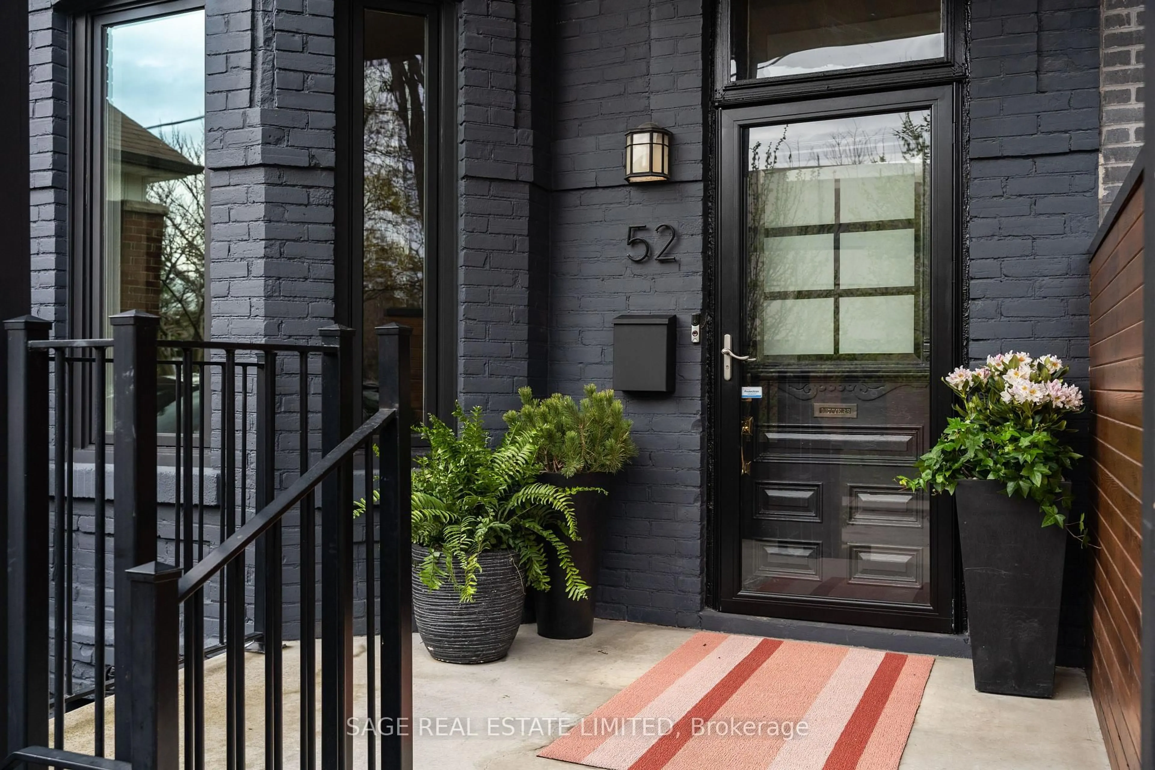 Indoor entryway for 52 Coolmine Rd, Toronto Ontario M6J 3E9