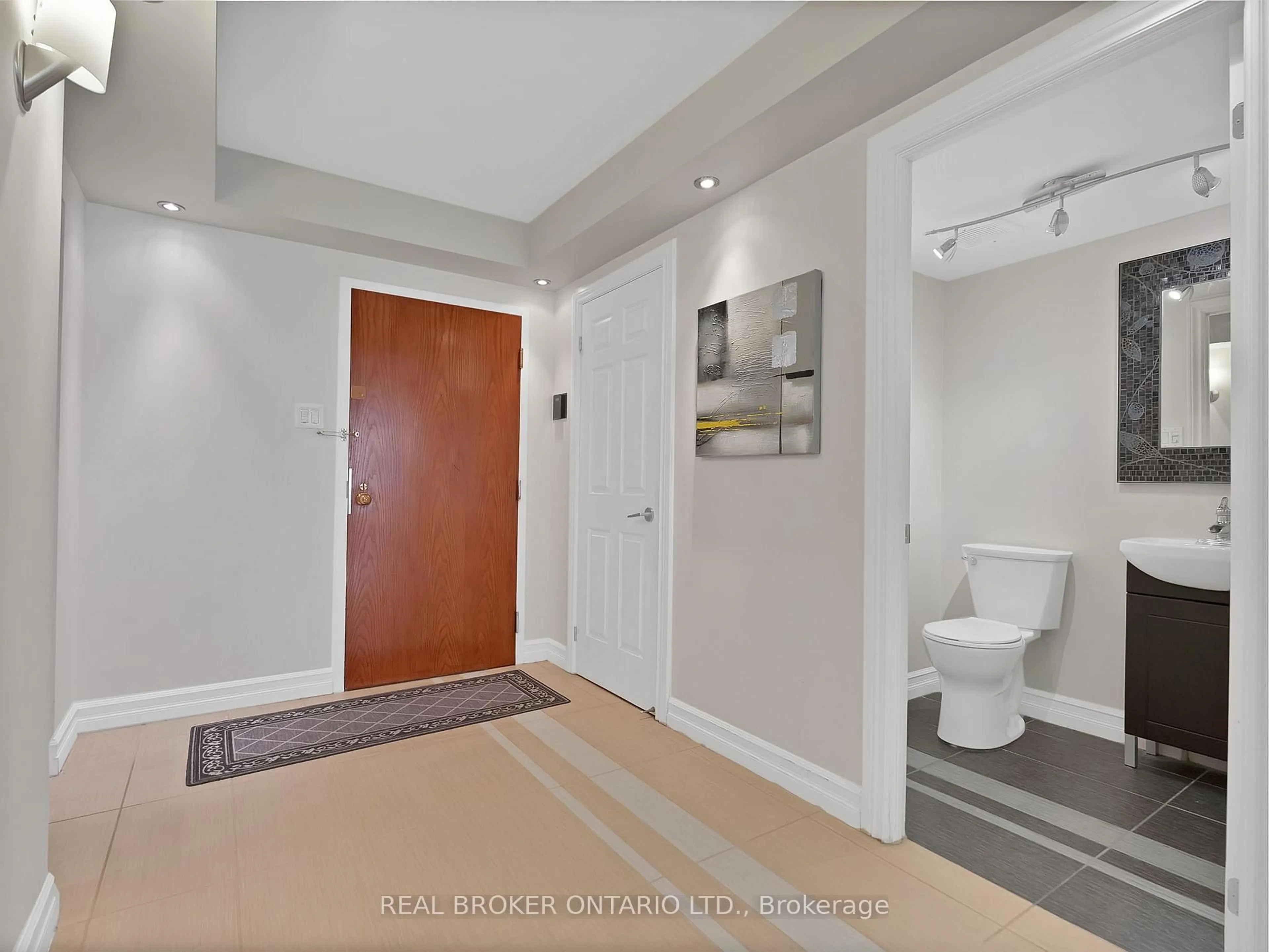 Indoor entryway for 65 Spring Garden Ave #206, Toronto Ontario M2N 6H9