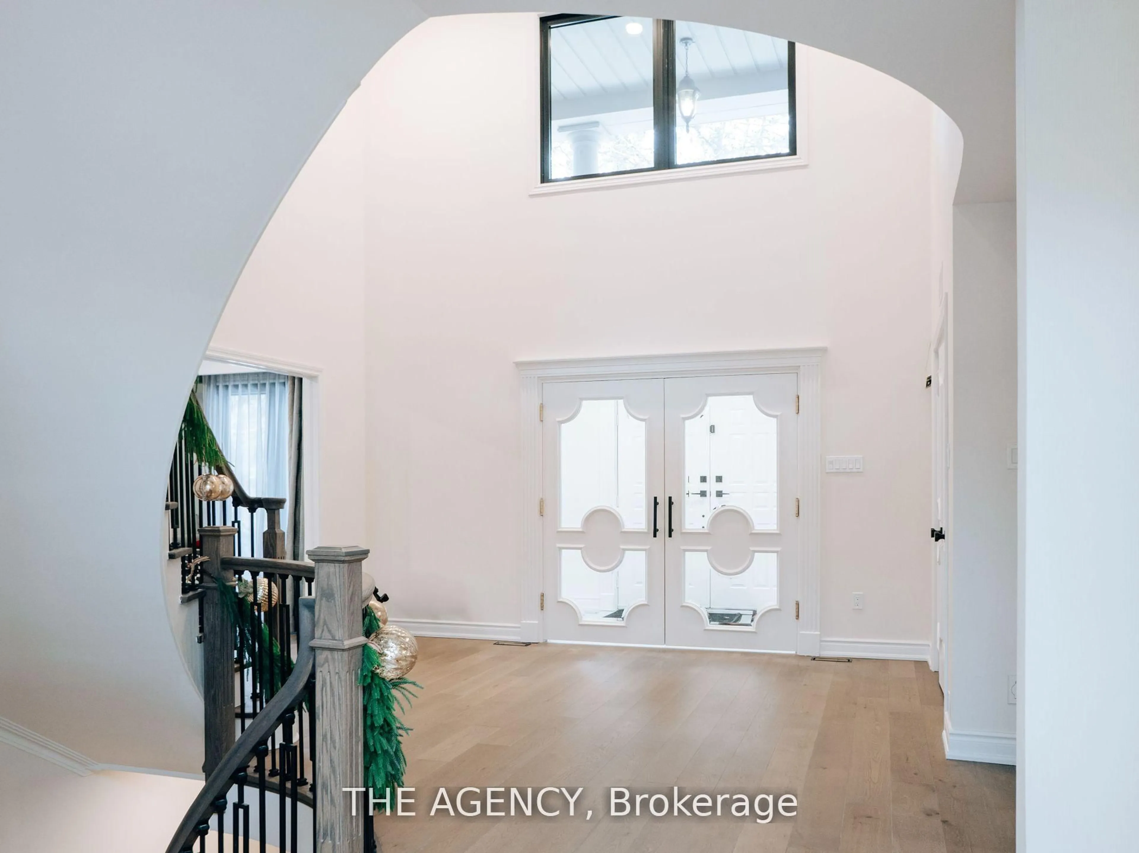 Indoor foyer for 7 Shady Oaks Cres, Toronto Ontario M3C 2L4