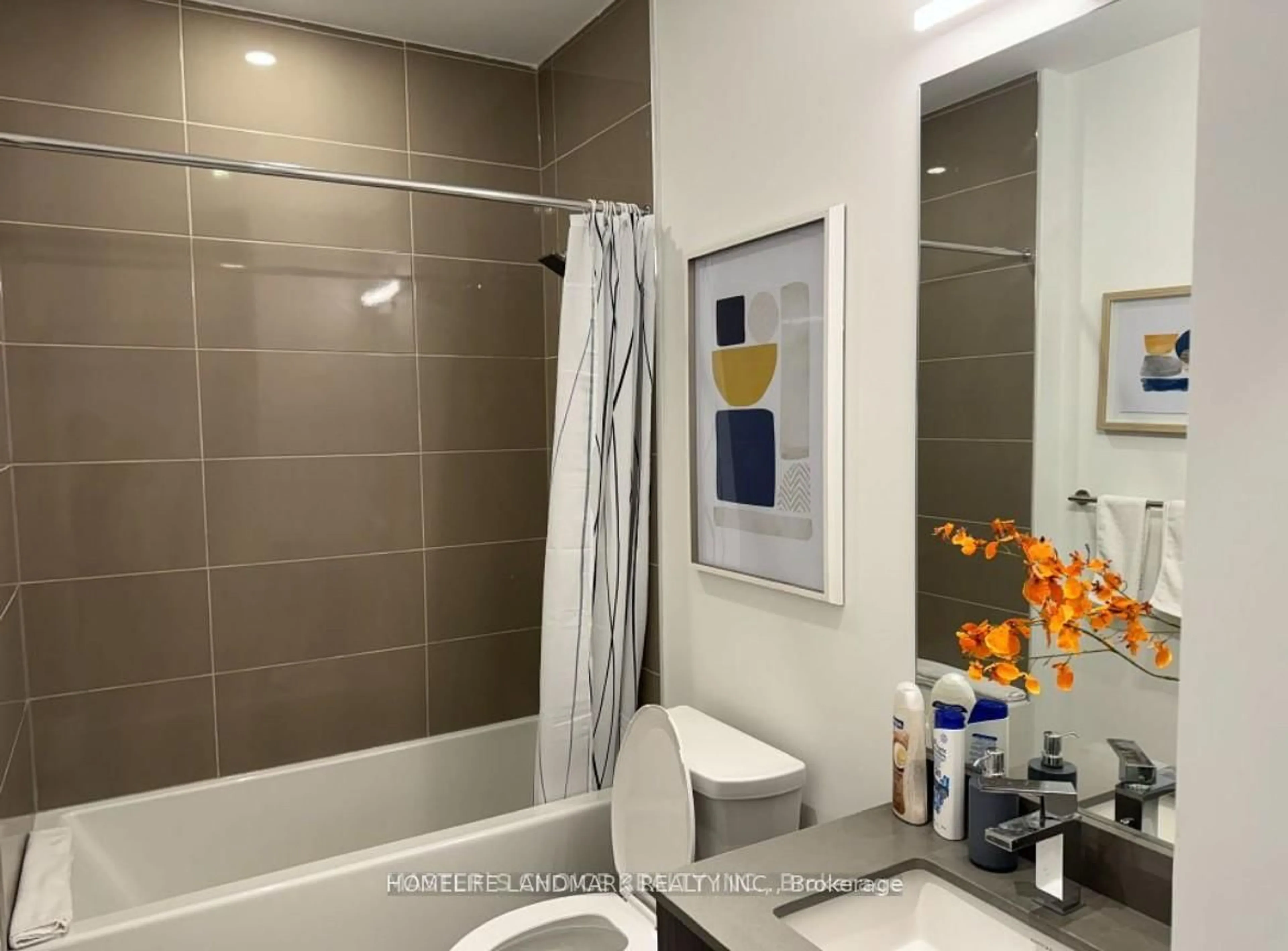 Standard bathroom, ceramic/tile floor for 395 Bloor St #5105, Toronto Ontario M4W 1H7