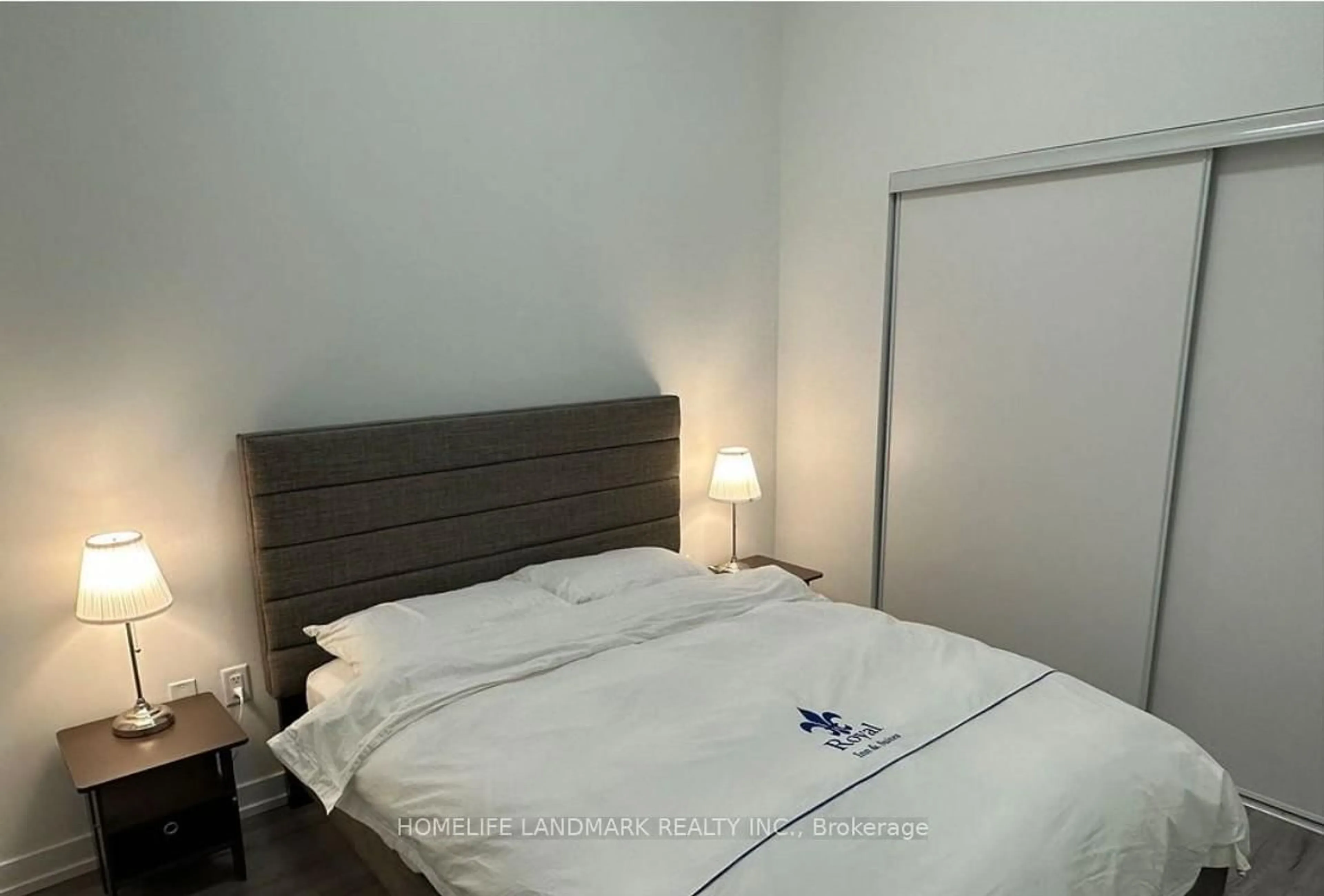 A pic of a room for 395 Bloor St #5105, Toronto Ontario M4W 1H7