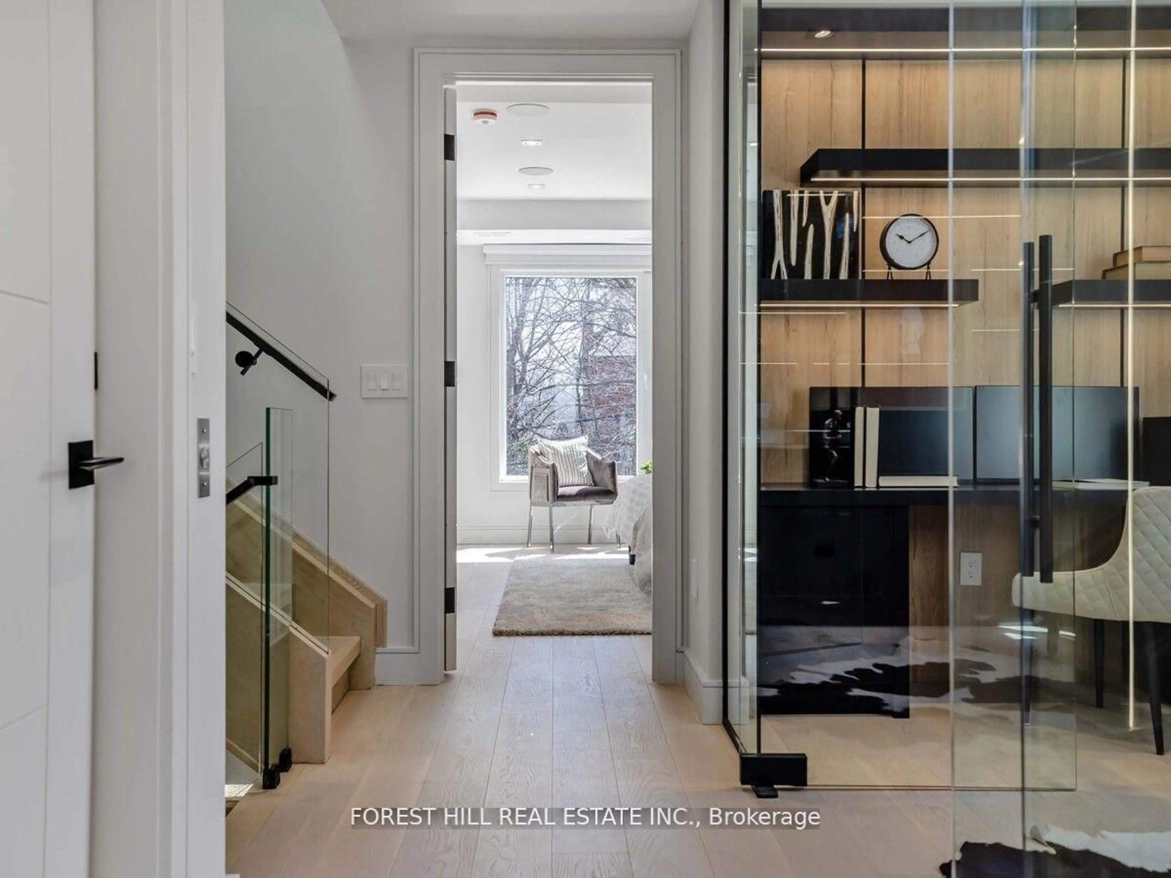 Indoor entryway for 151 Dewbourne Ave, Toronto Ontario M6C 1Z1