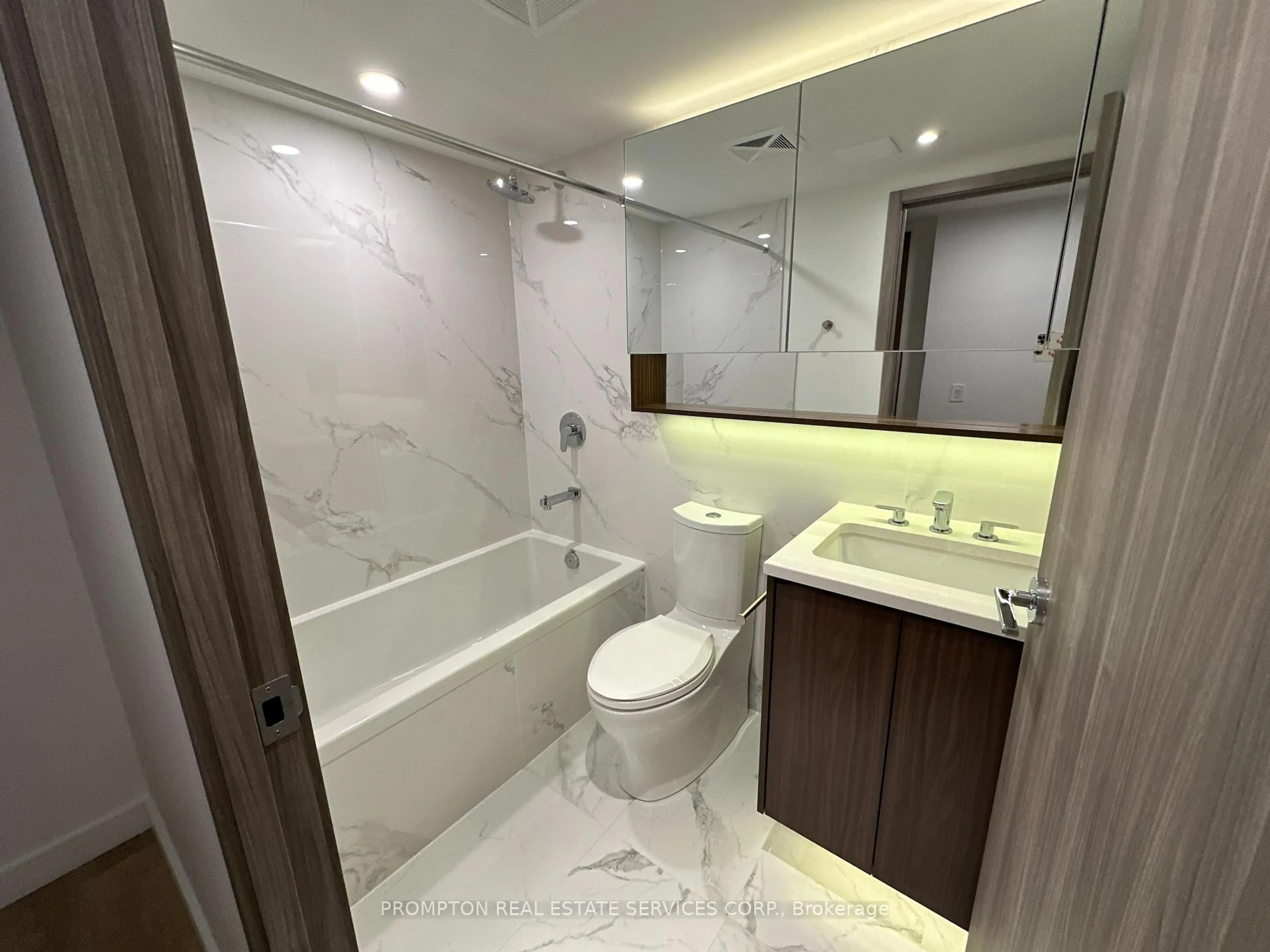 Standard bathroom, unknown for 38 Widmer St #607, Toronto Ontario M5V 0P7