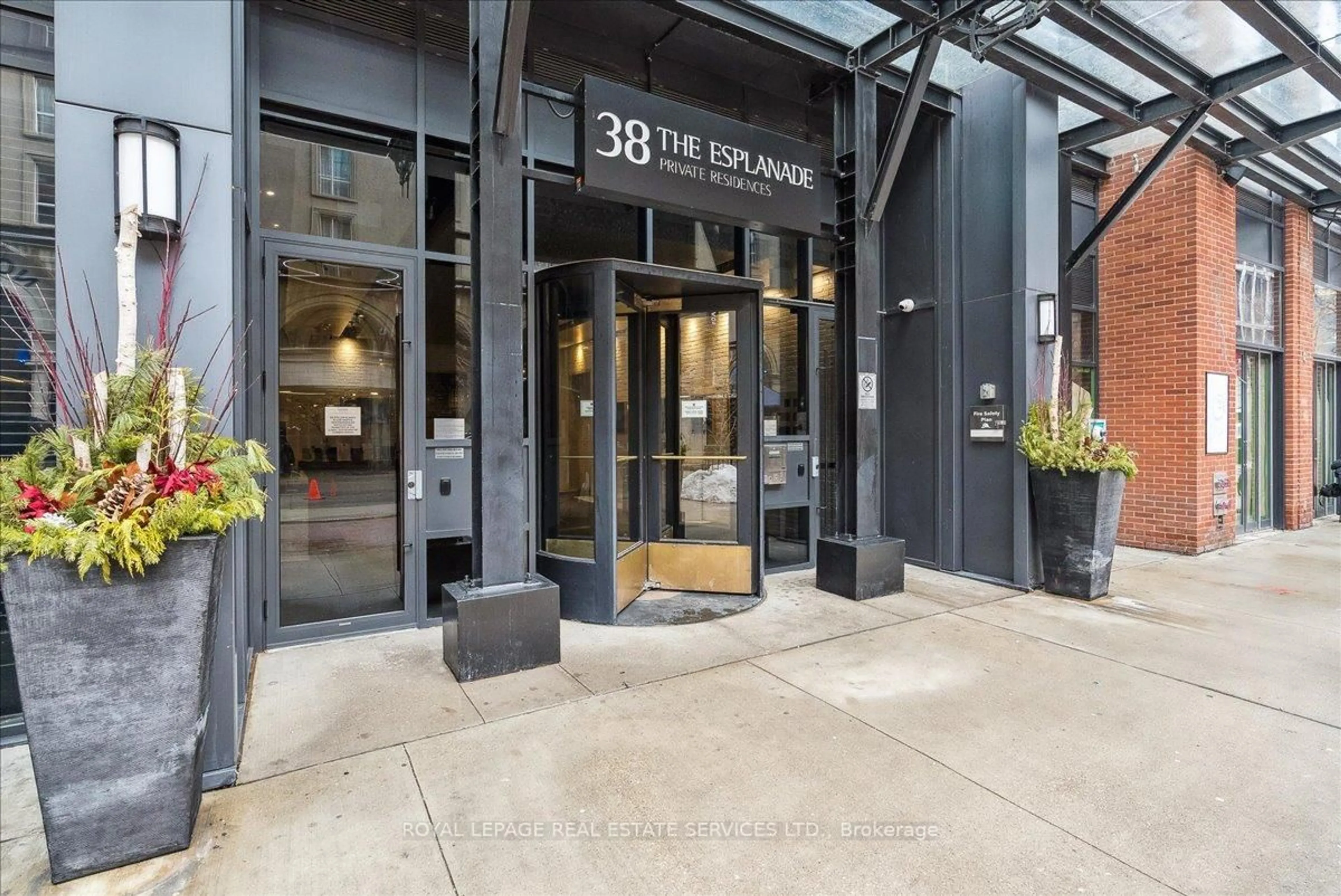Indoor foyer for 38 The Esplanade N/A #807, Toronto Ontario M5E 1A5