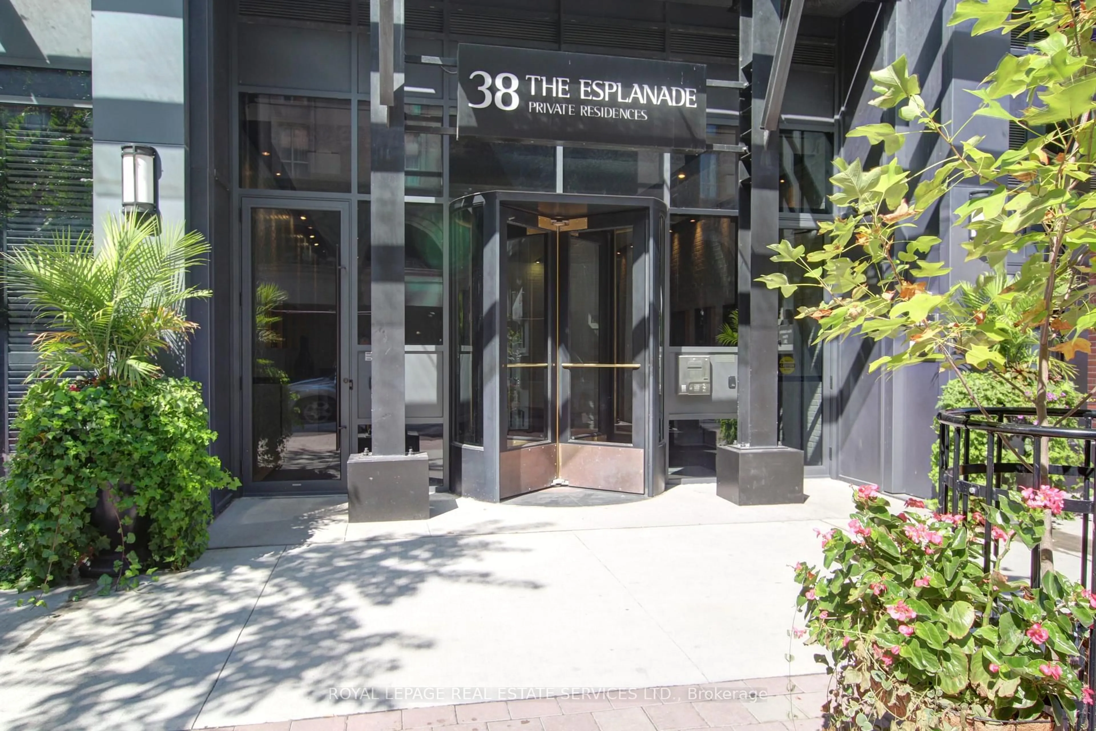 Indoor foyer for 38 The Esplanade N/A #807, Toronto Ontario M5E 1A5