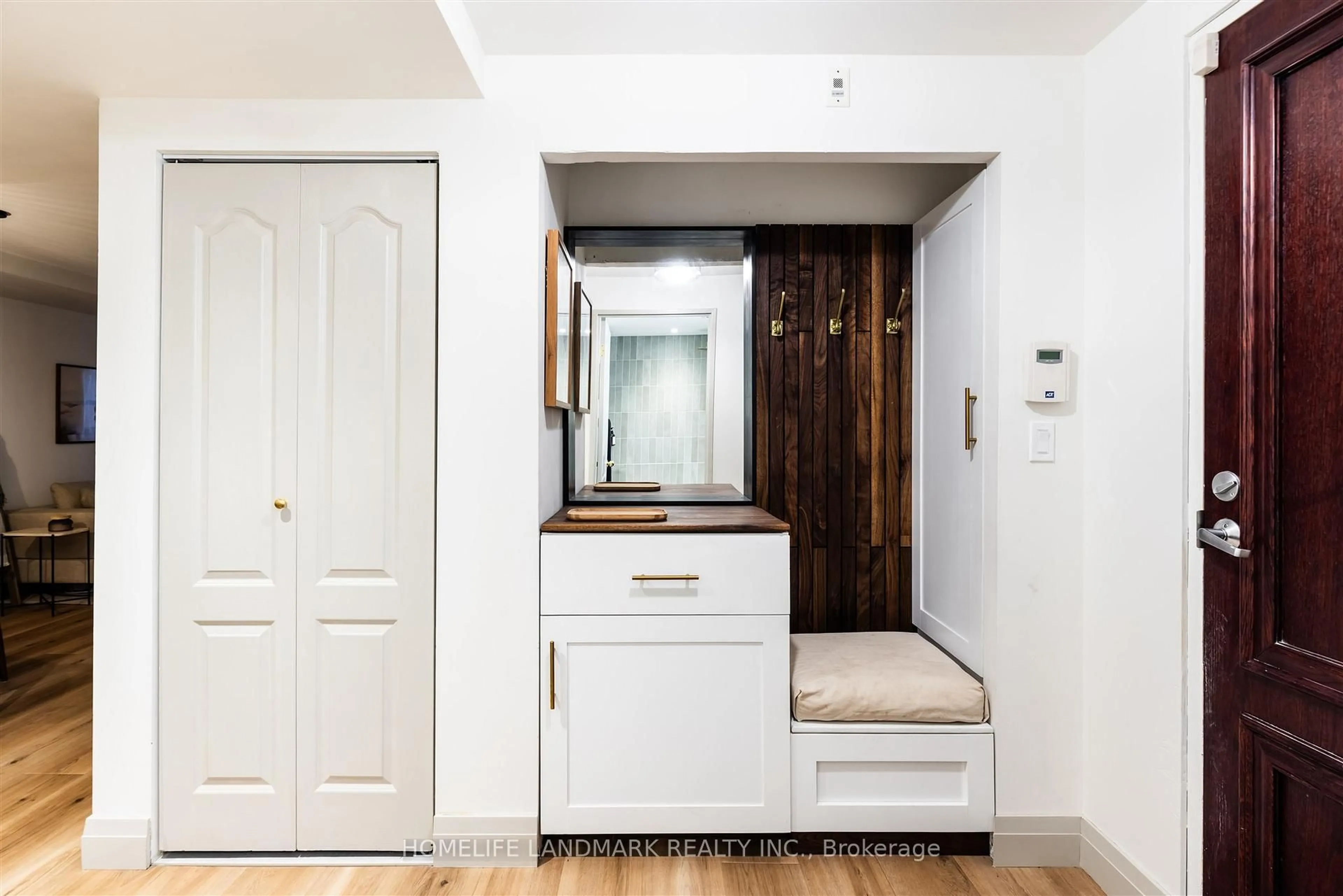 Indoor entryway for 9 Greenbriar Rd #201, Toronto Ontario M2K 1H4
