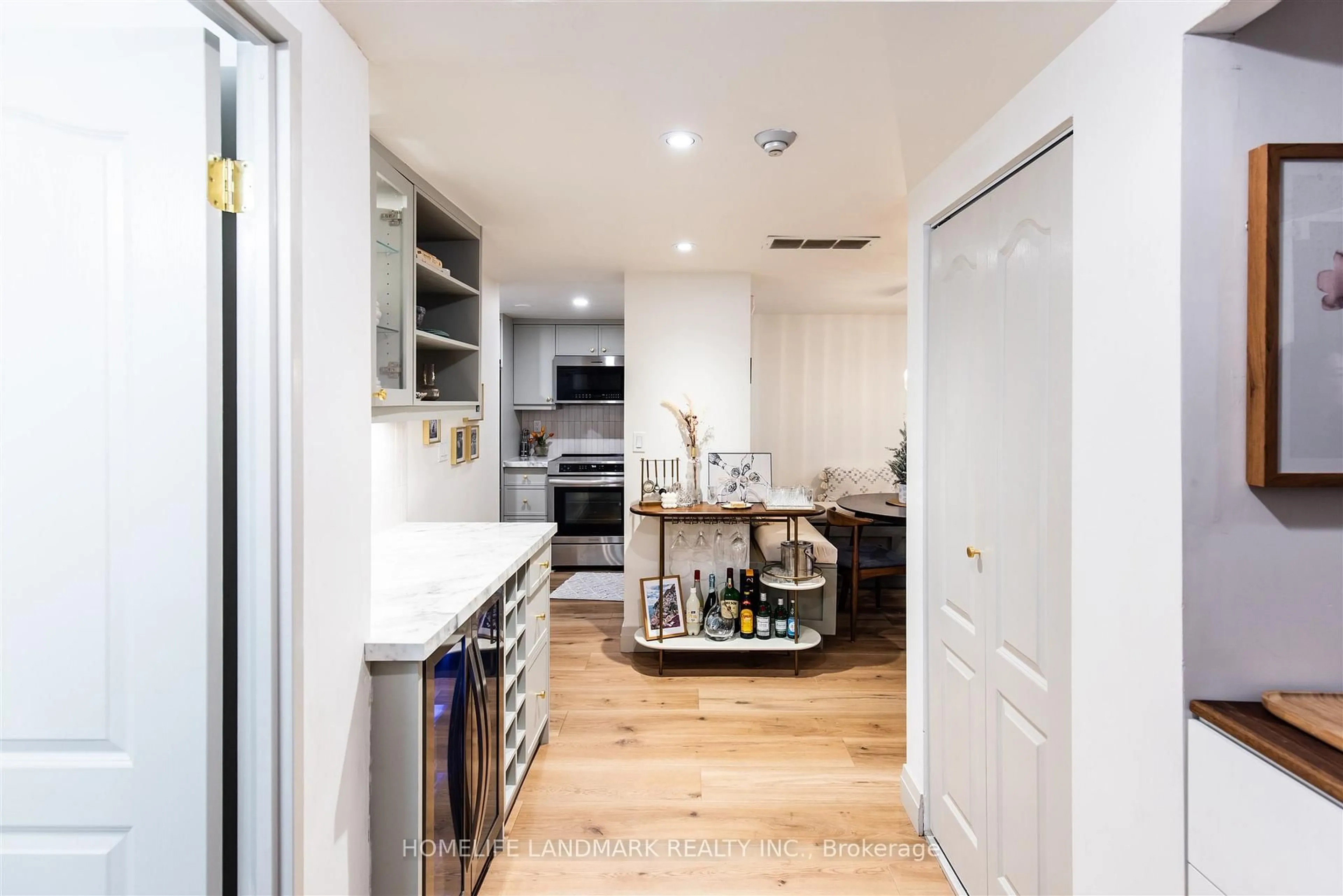 Contemporary kitchen, unknown for 9 Greenbriar Rd #201, Toronto Ontario M2K 1H4