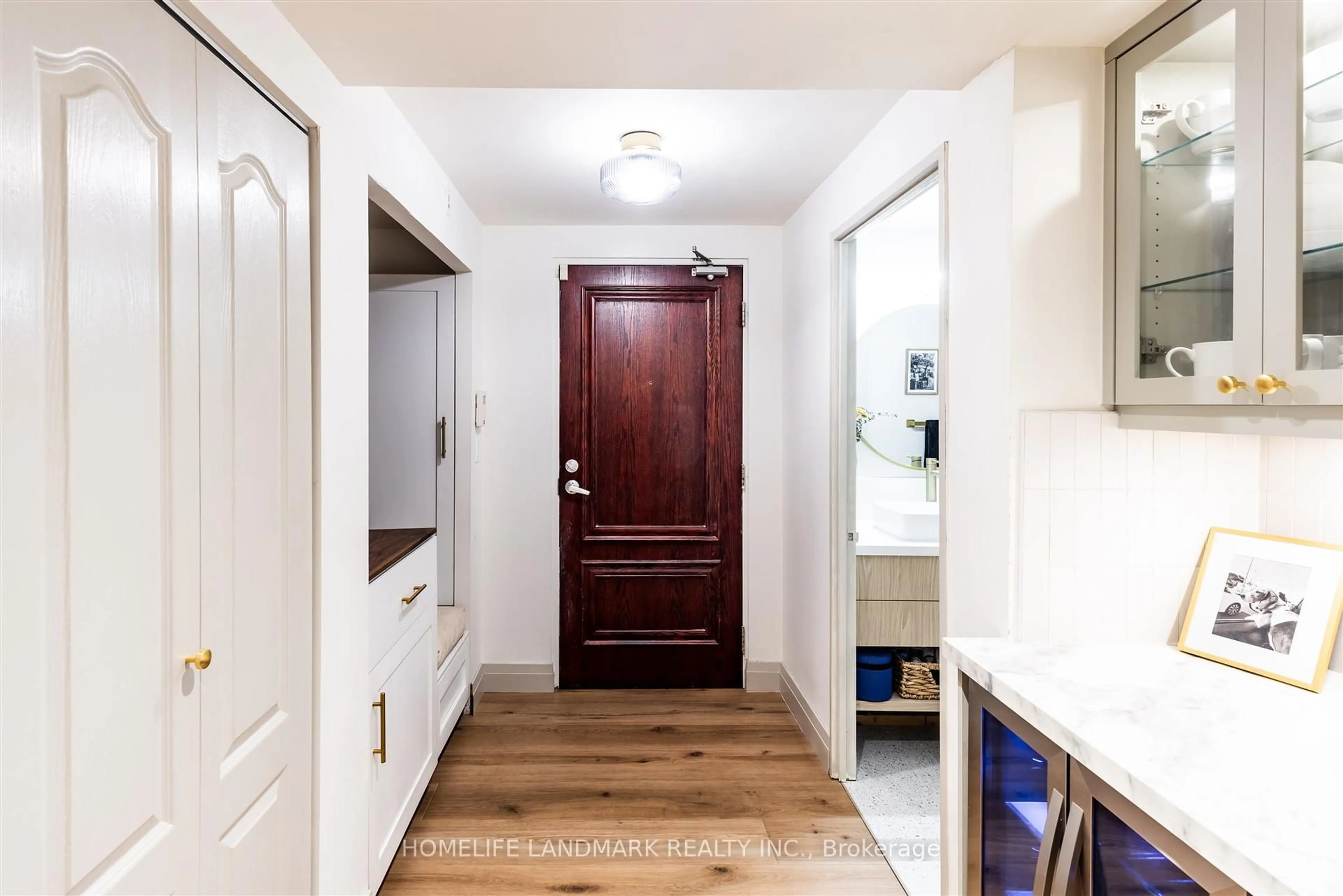 Indoor entryway for 9 Greenbriar Rd #201, Toronto Ontario M2K 1H4