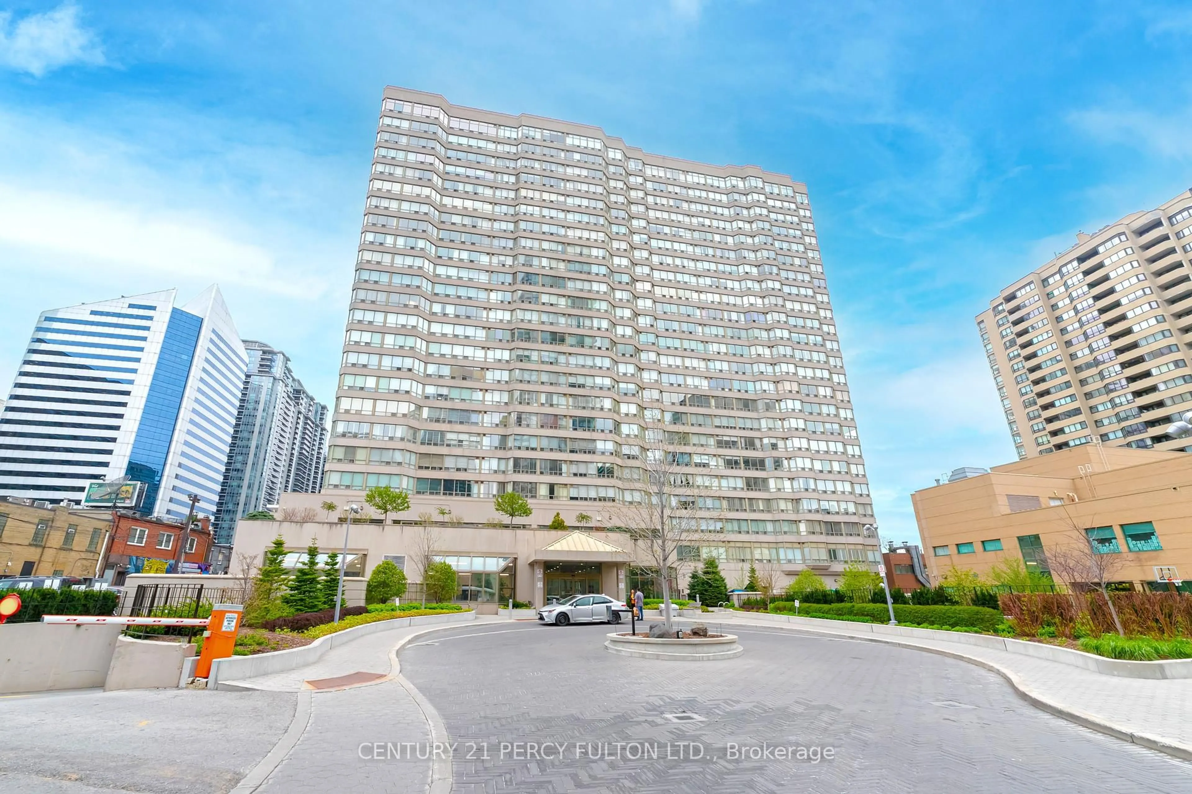 Indoor foyer for 30 GREENFIELD Ave #410, Toronto Ontario M2N 6N3