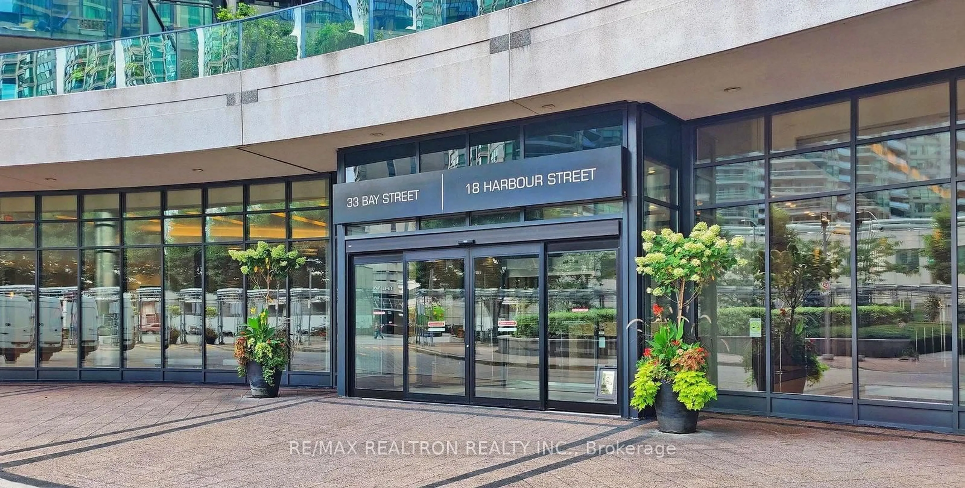 Indoor foyer for 18 Harbour St #2104, Toronto Ontario M5J 2Z6