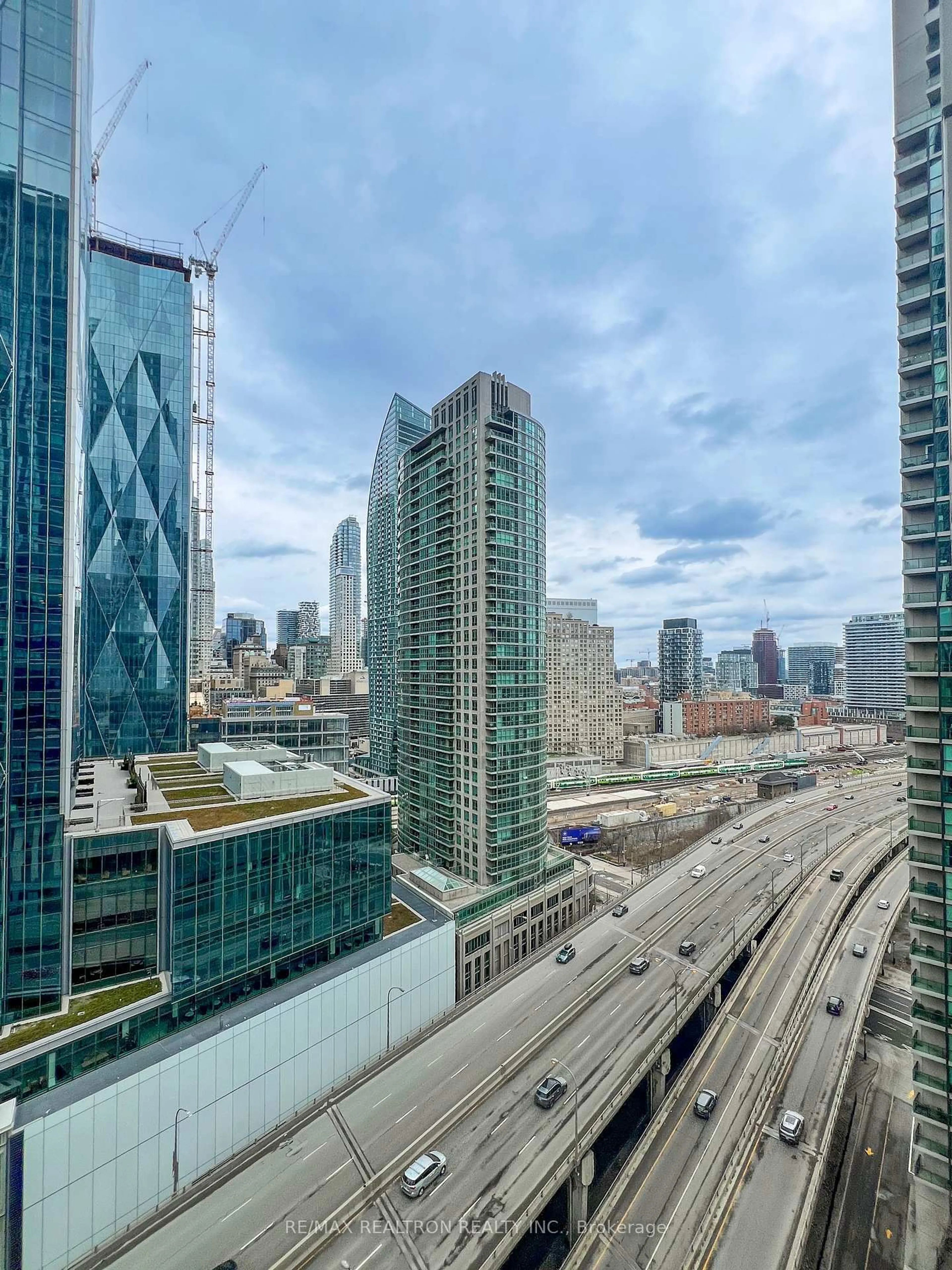 Unknown for 18 Harbour St #2104, Toronto Ontario M5J 2Z6