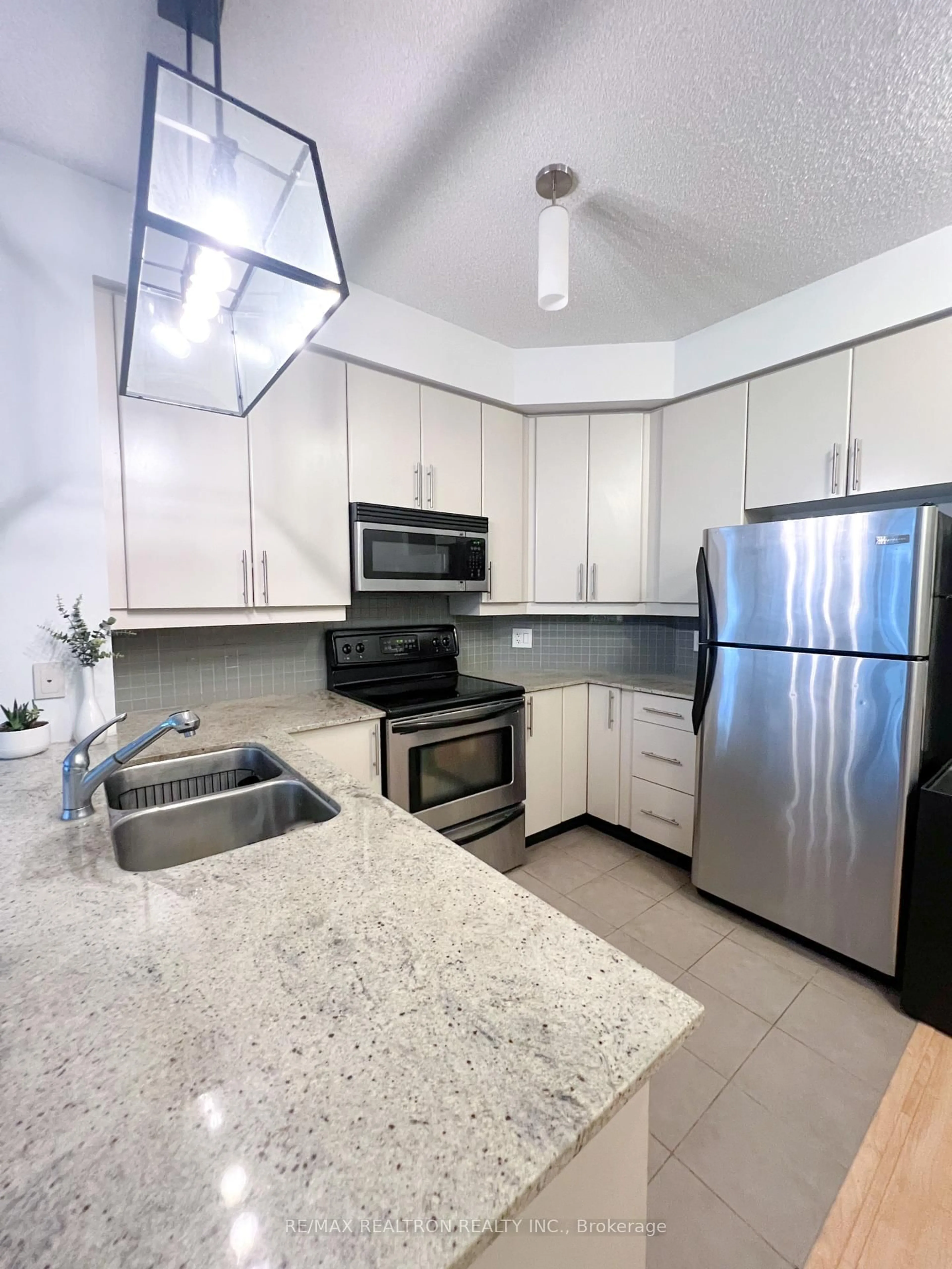 Standard kitchen, ceramic/tile floor for 18 Harbour St #2104, Toronto Ontario M5J 2Z6