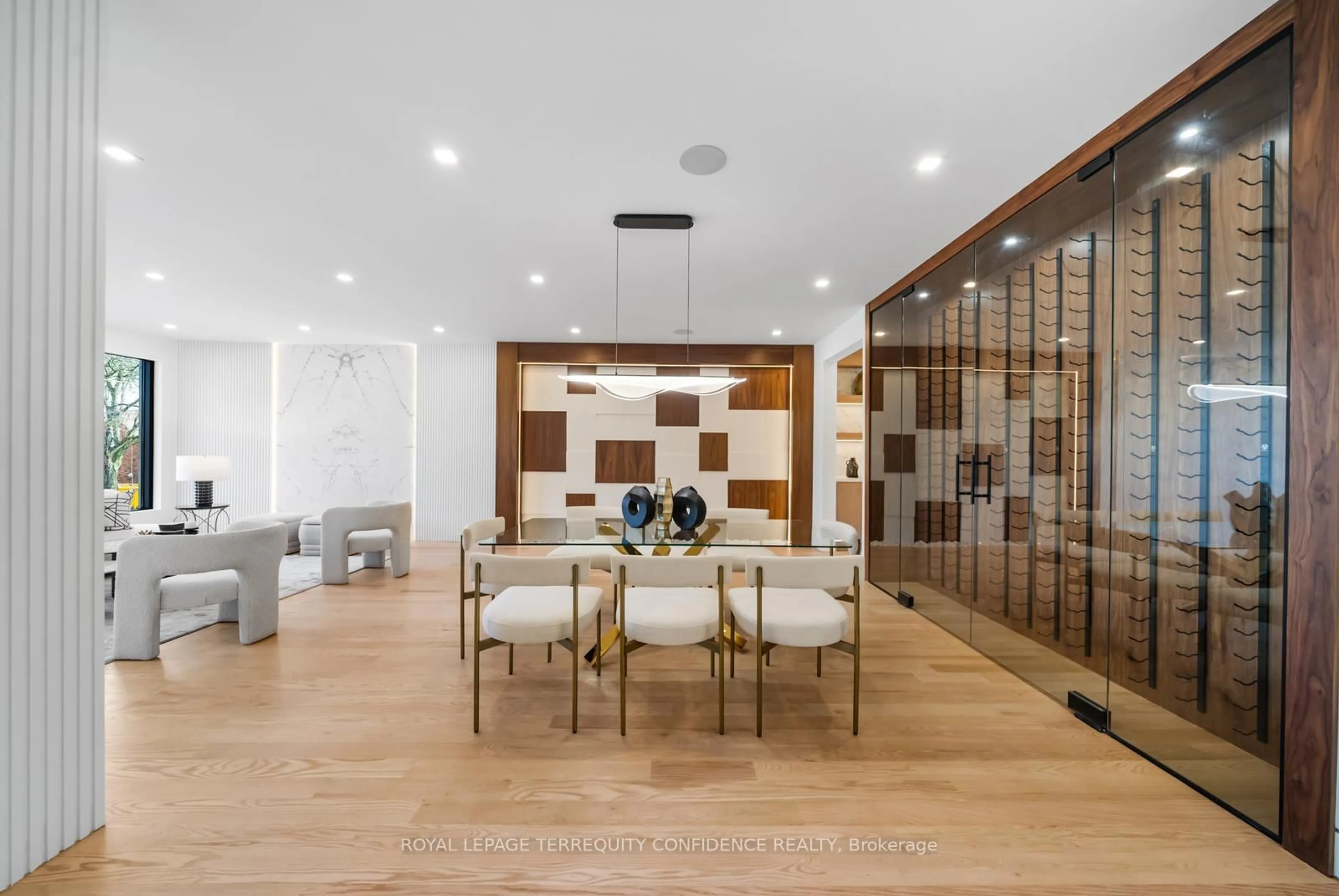 Dining room, wood/laminate floor for 101 Yorkview Dr, Toronto Ontario M2R 1J9
