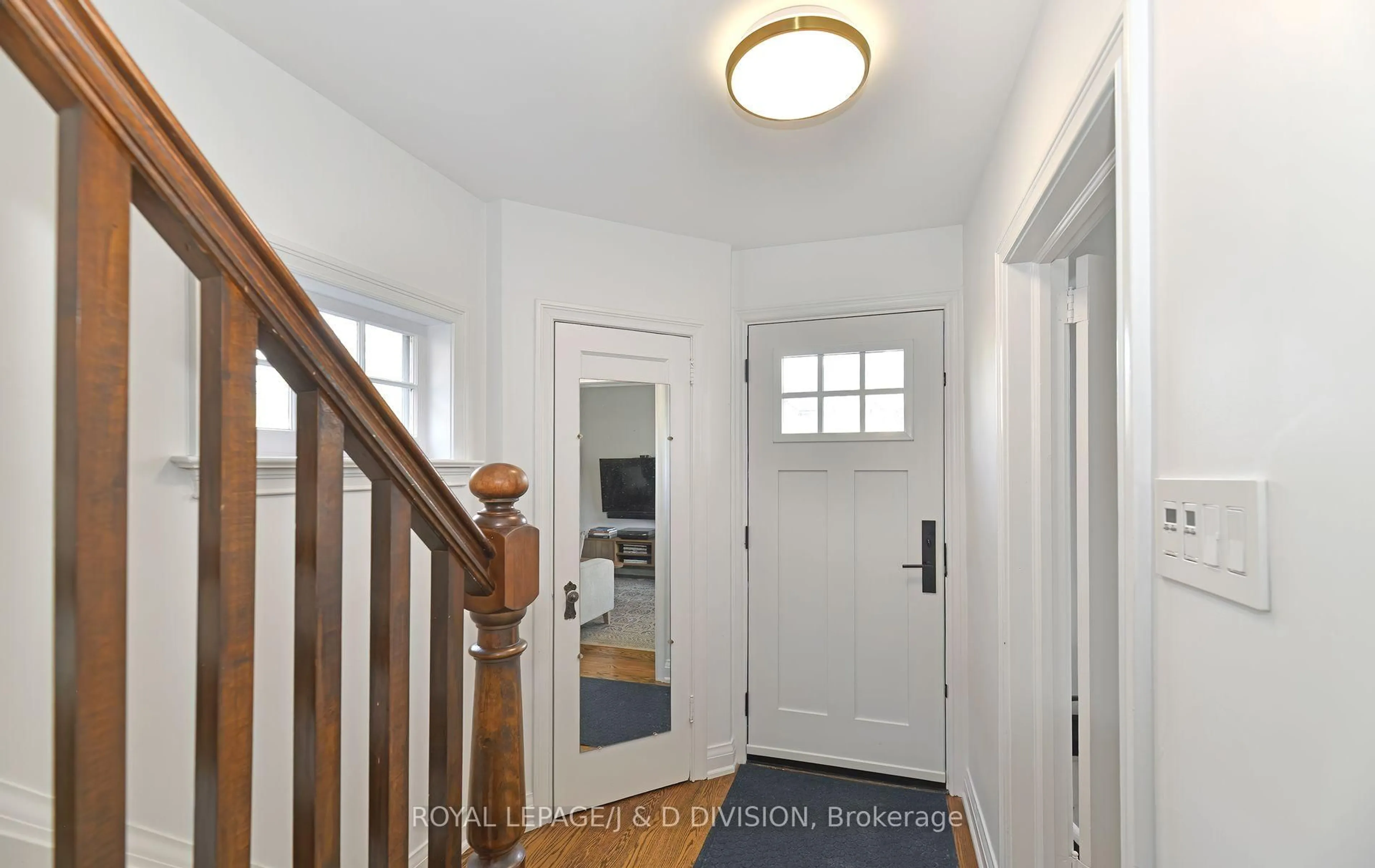Indoor entryway for 175 Donlea Dr, Toronto Ontario M4G 2M7