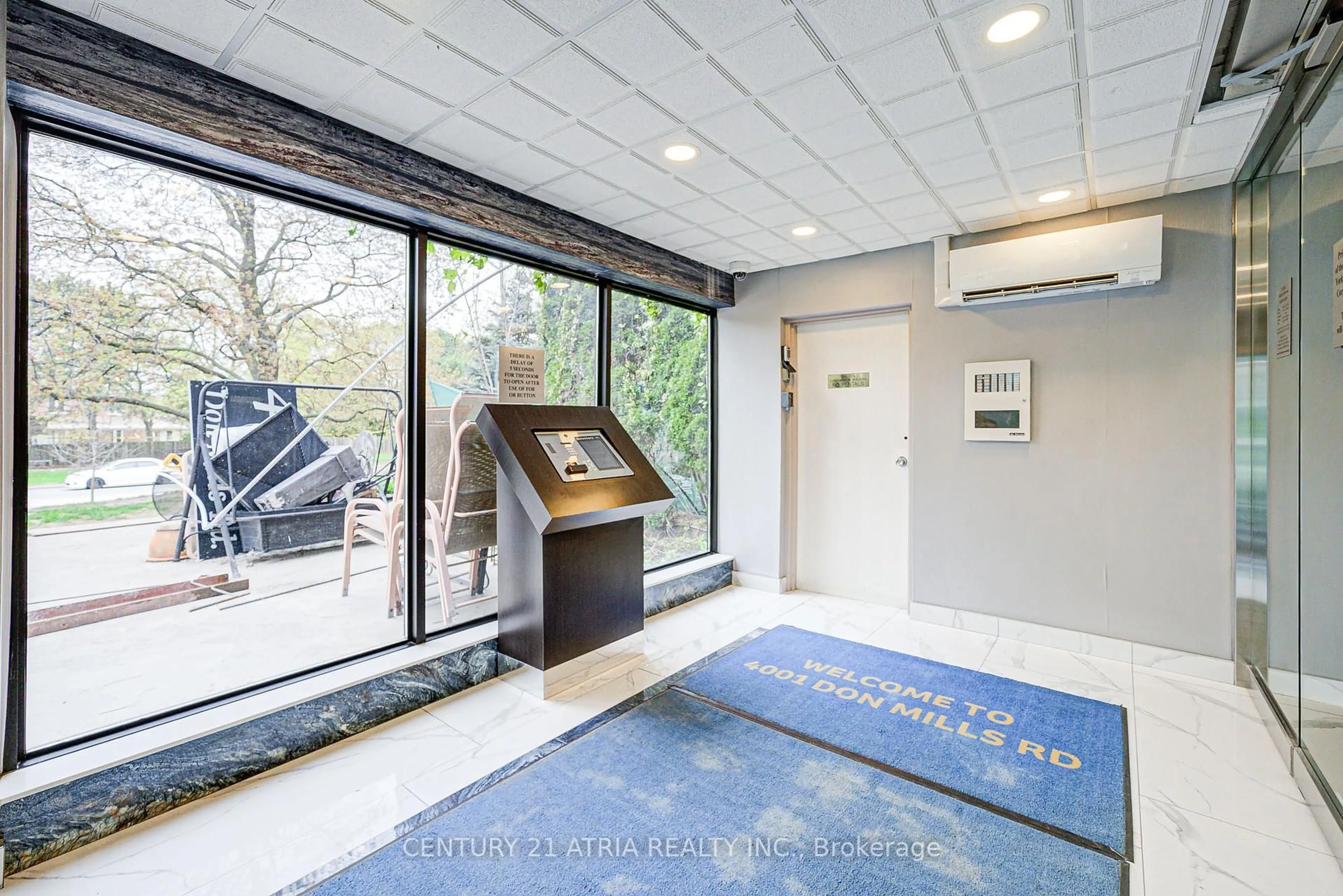 Indoor foyer for 4001 Don Mills Rd #233, Toronto Ontario M2H 3J8