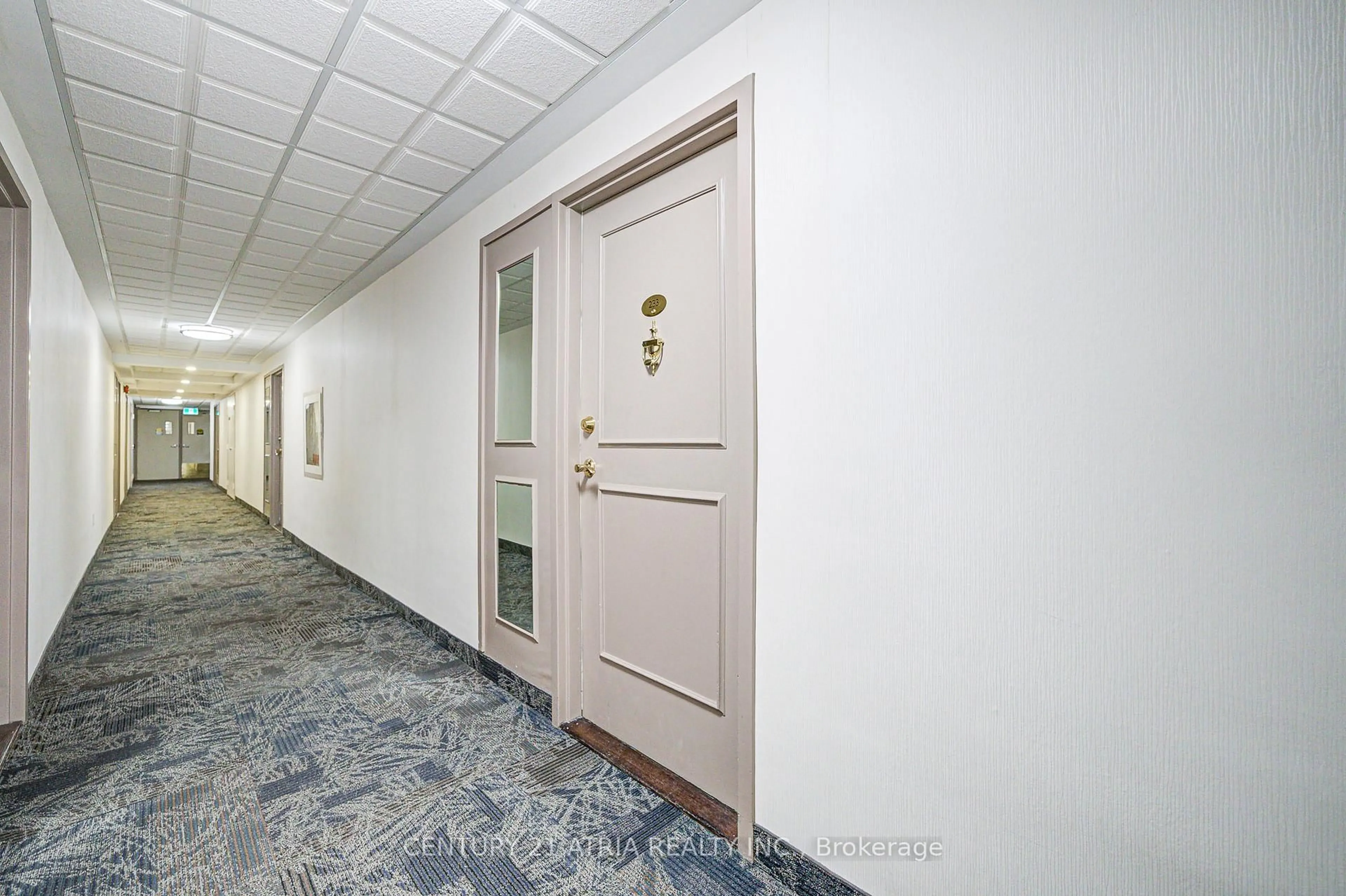 Indoor foyer for 4001 Don Mills Rd #233, Toronto Ontario M2H 3J8