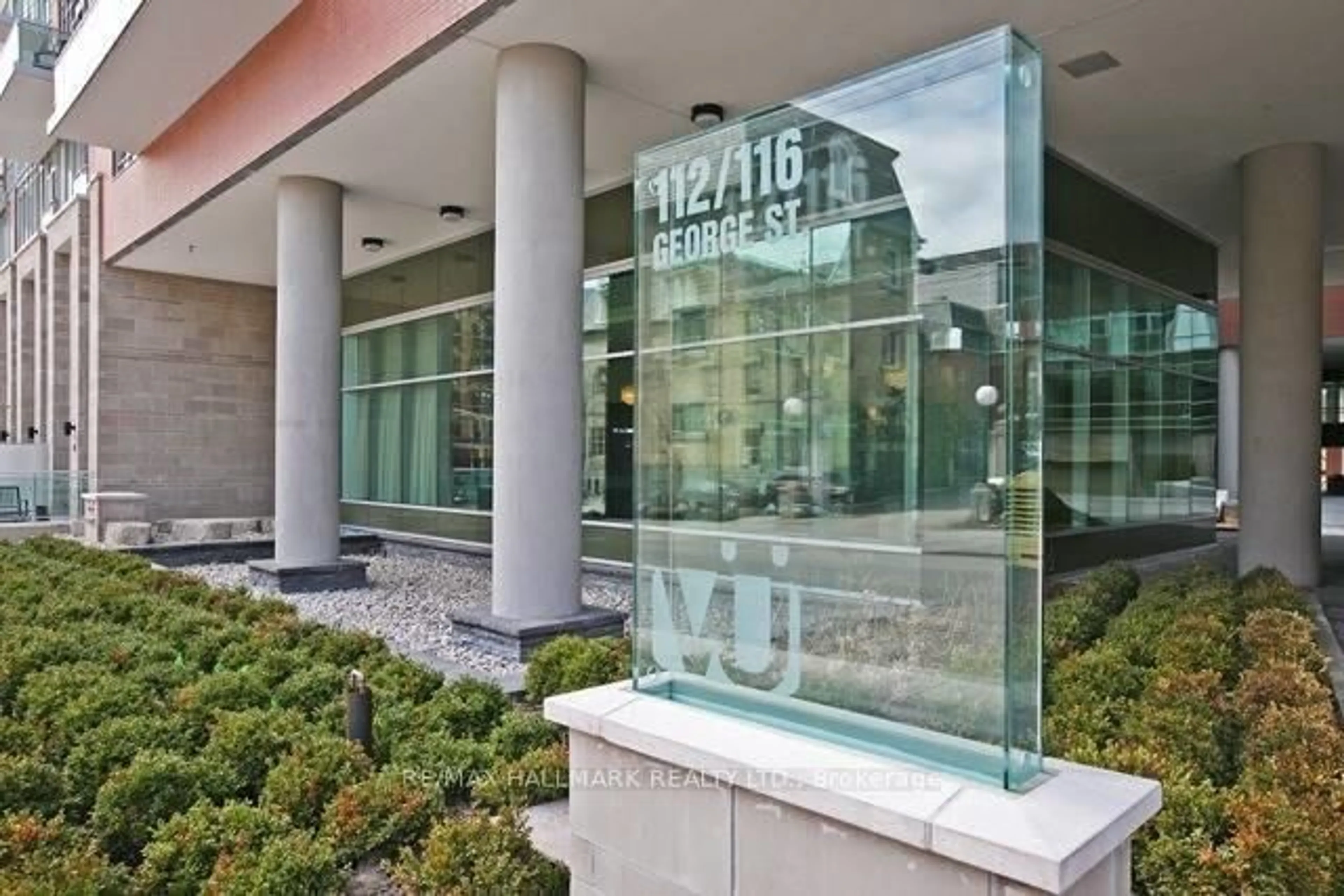 Indoor foyer for 112 George St #2203, Toronto Ontario M5A 2M5