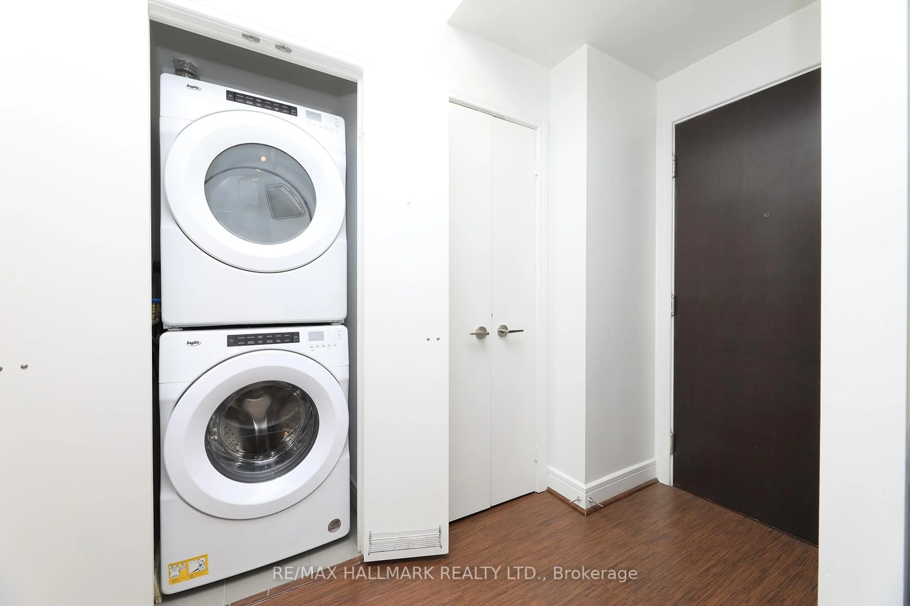 Laundry room for 112 George St #2203, Toronto Ontario M5A 2M5
