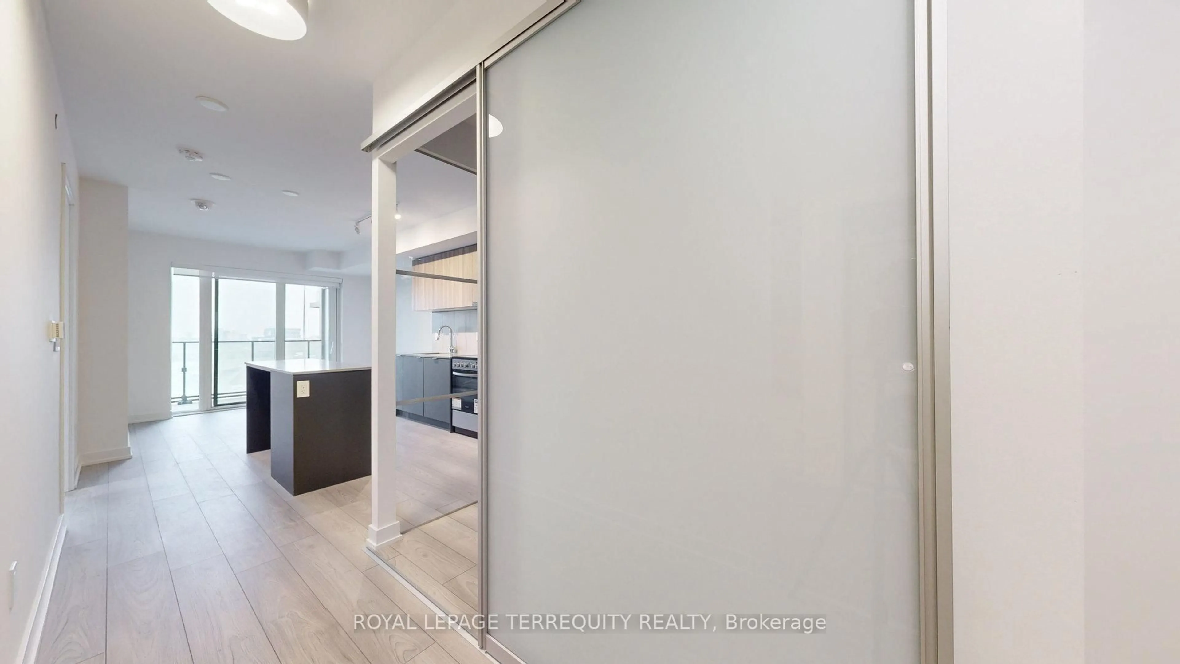 Unknown for 8 Tippett Rd #809, Toronto Ontario M3H 0E7