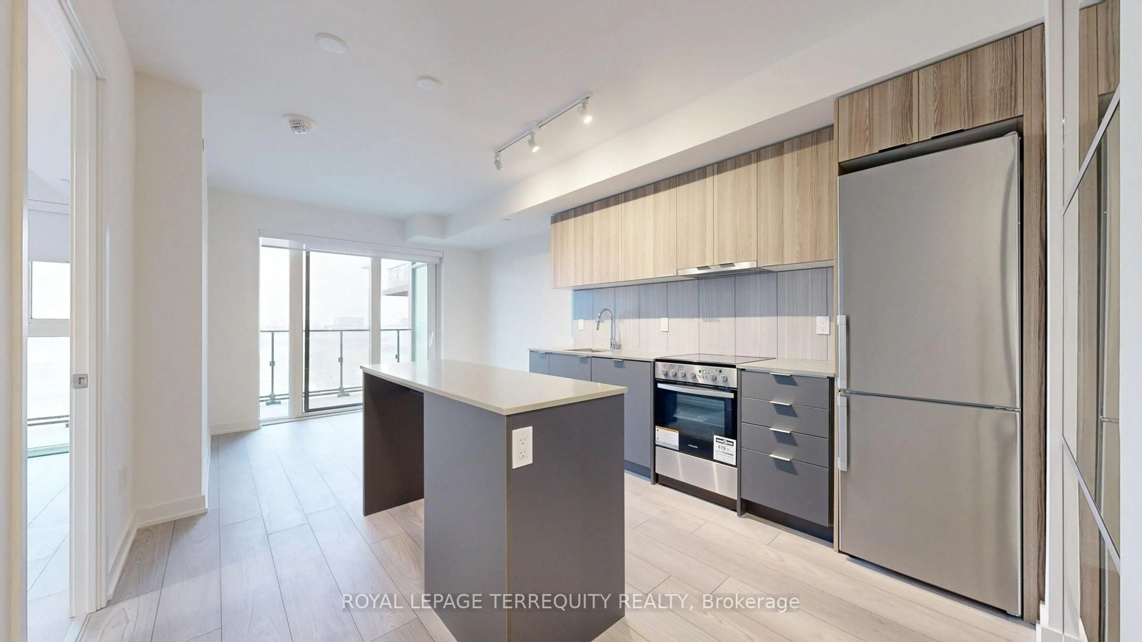 Unknown for 8 Tippett Rd #809, Toronto Ontario M3H 0E7