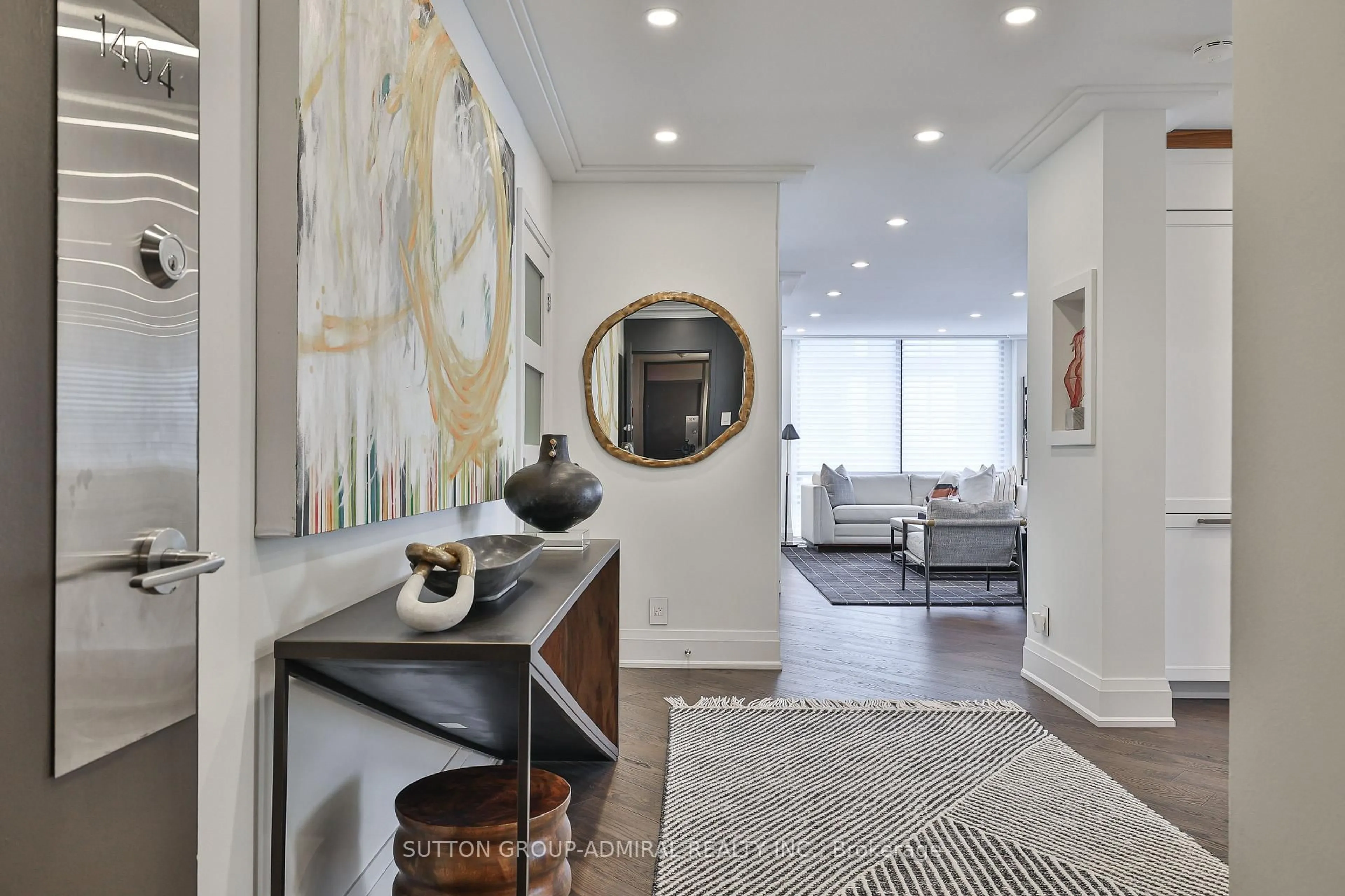 Indoor entryway for 619 Avenue Rd #1404, Toronto Ontario M4V 2K6