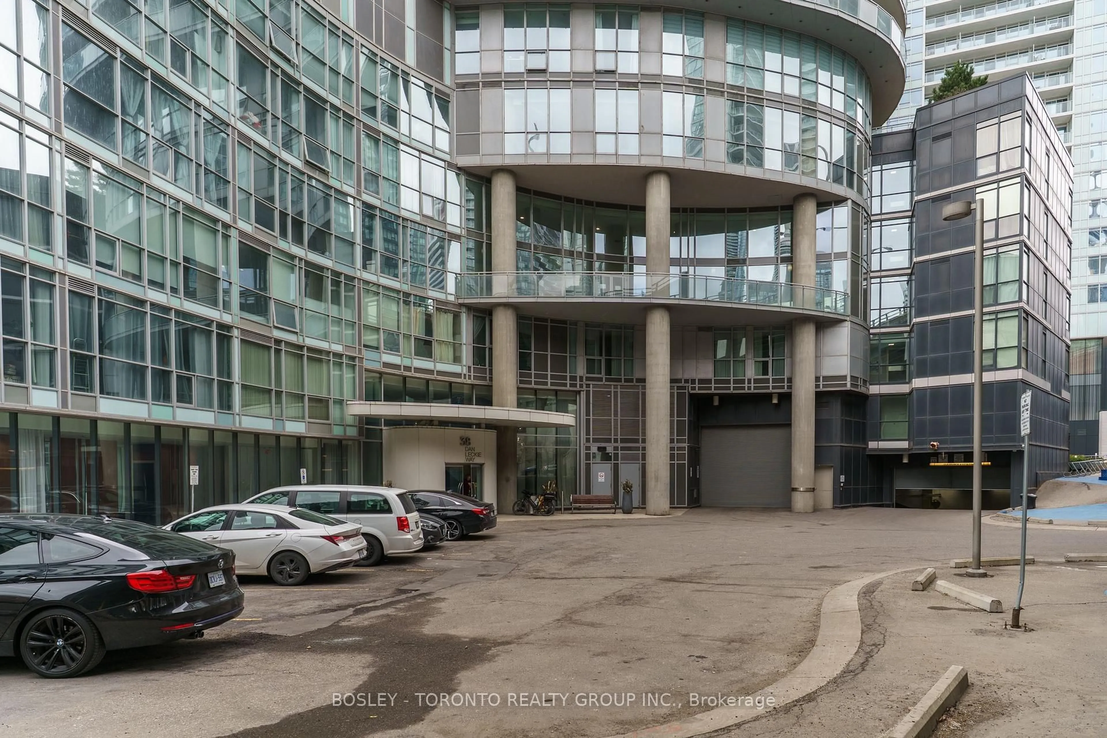 Indoor foyer for 38 Dan Leckie Way #3011, Toronto Ontario M5V 2V6