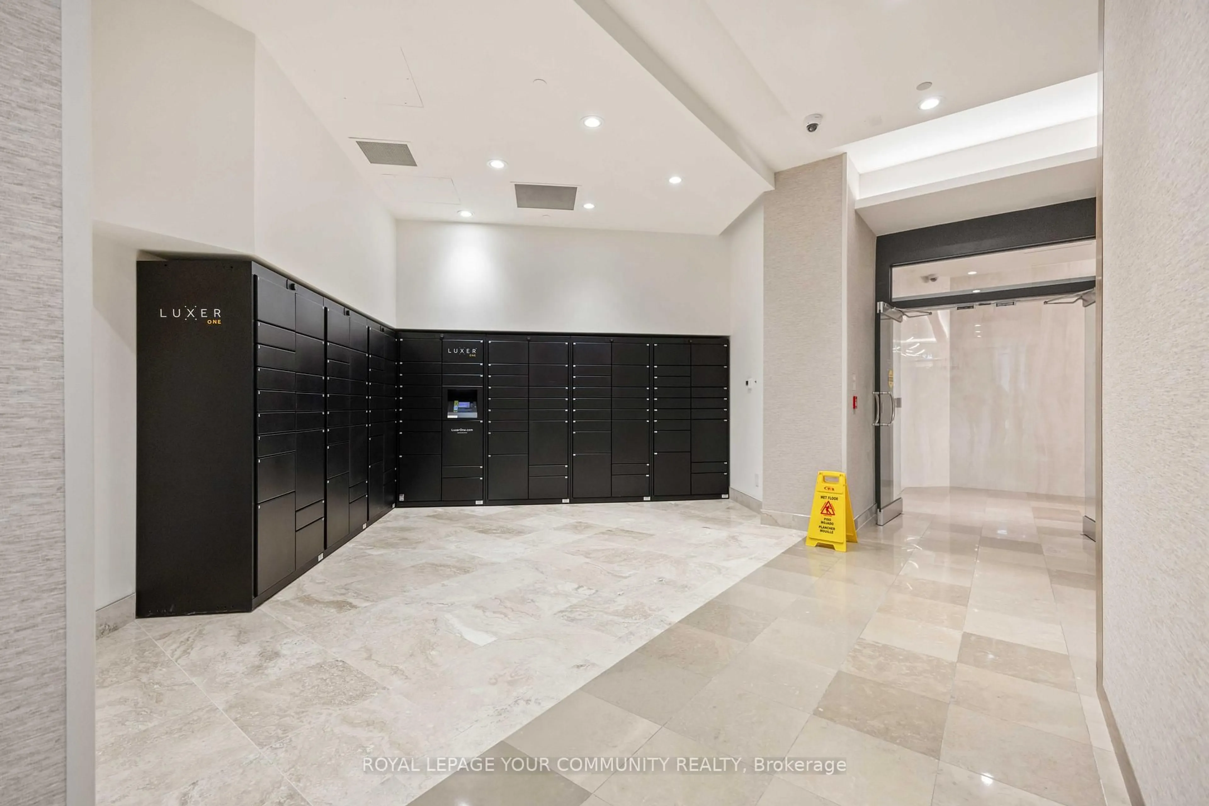 Indoor foyer for 5 Northtown Way #2213, Toronto Ontario M2N 7A1