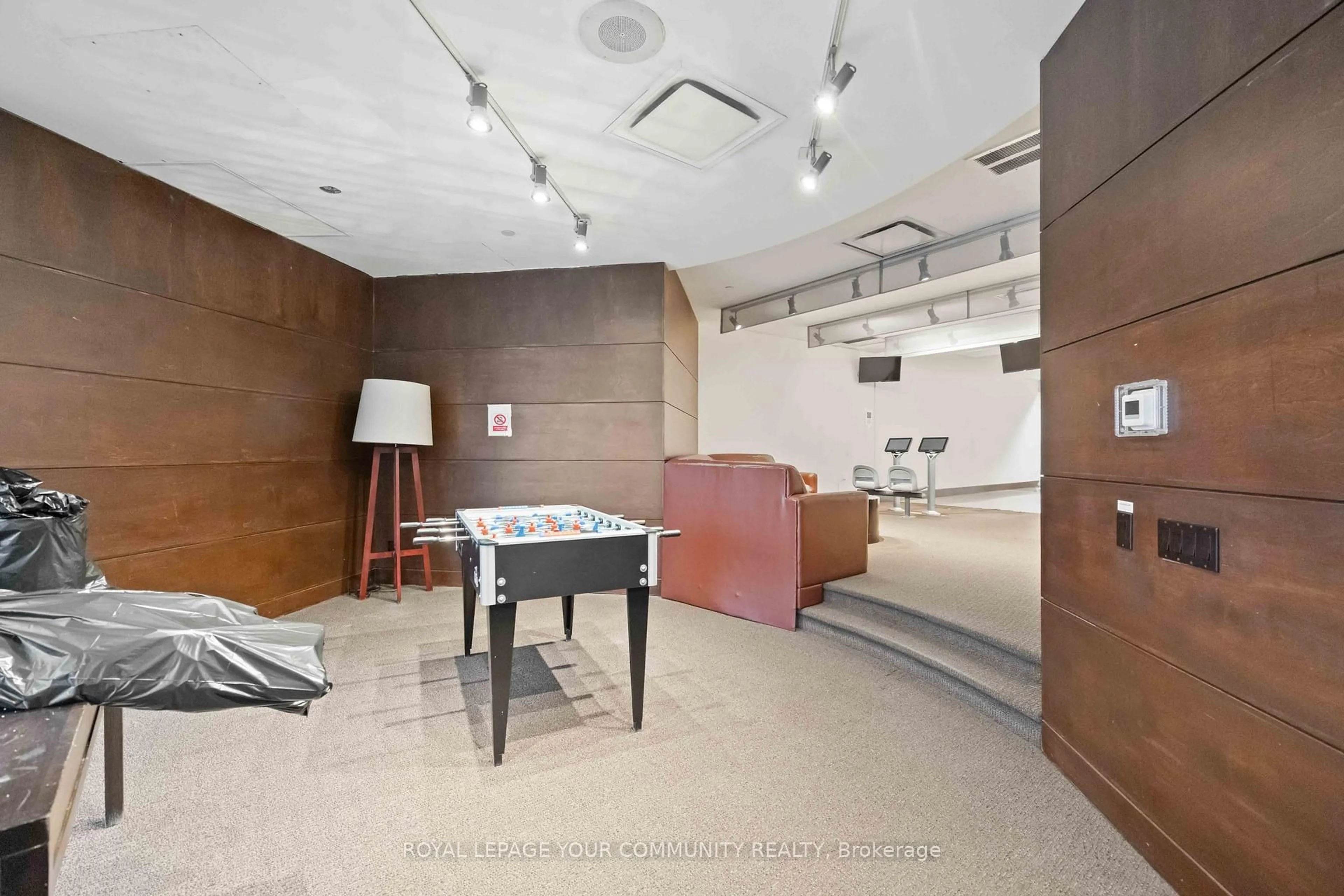 Indoor foyer for 5 Northtown Way #2213, Toronto Ontario M2N 7A1