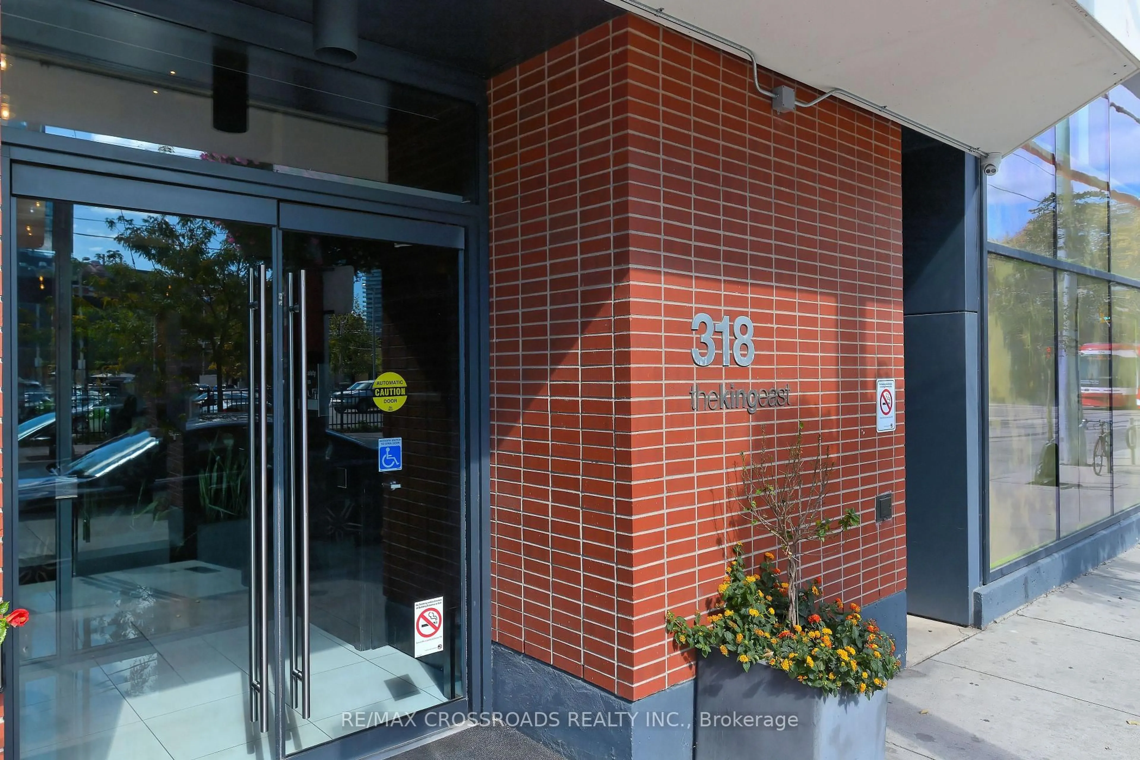 Indoor foyer for 318 King St #1310, Toronto Ontario M5A 0C1
