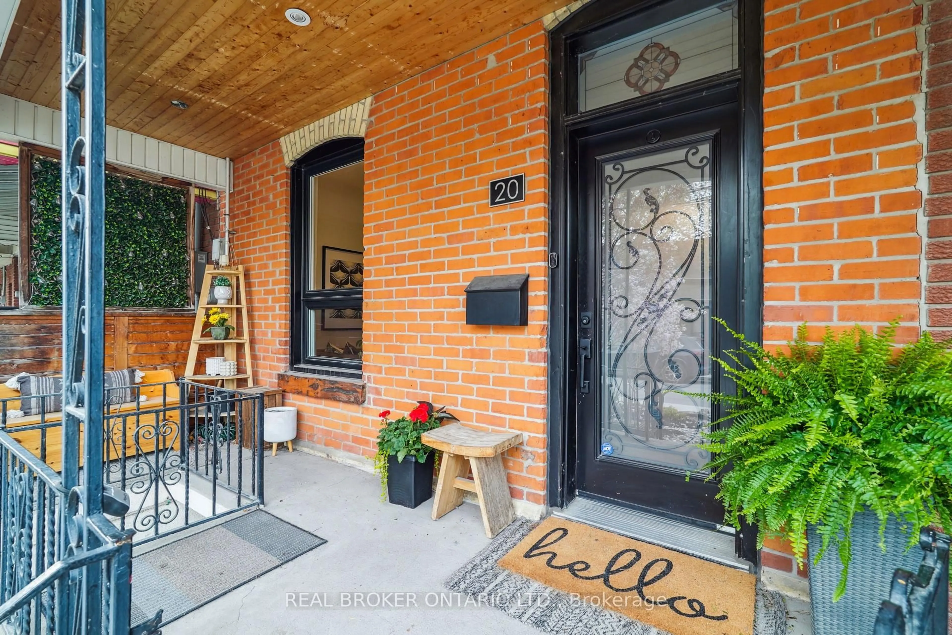 Indoor entryway for 20 Alma Ave, Toronto Ontario M6J 1N3