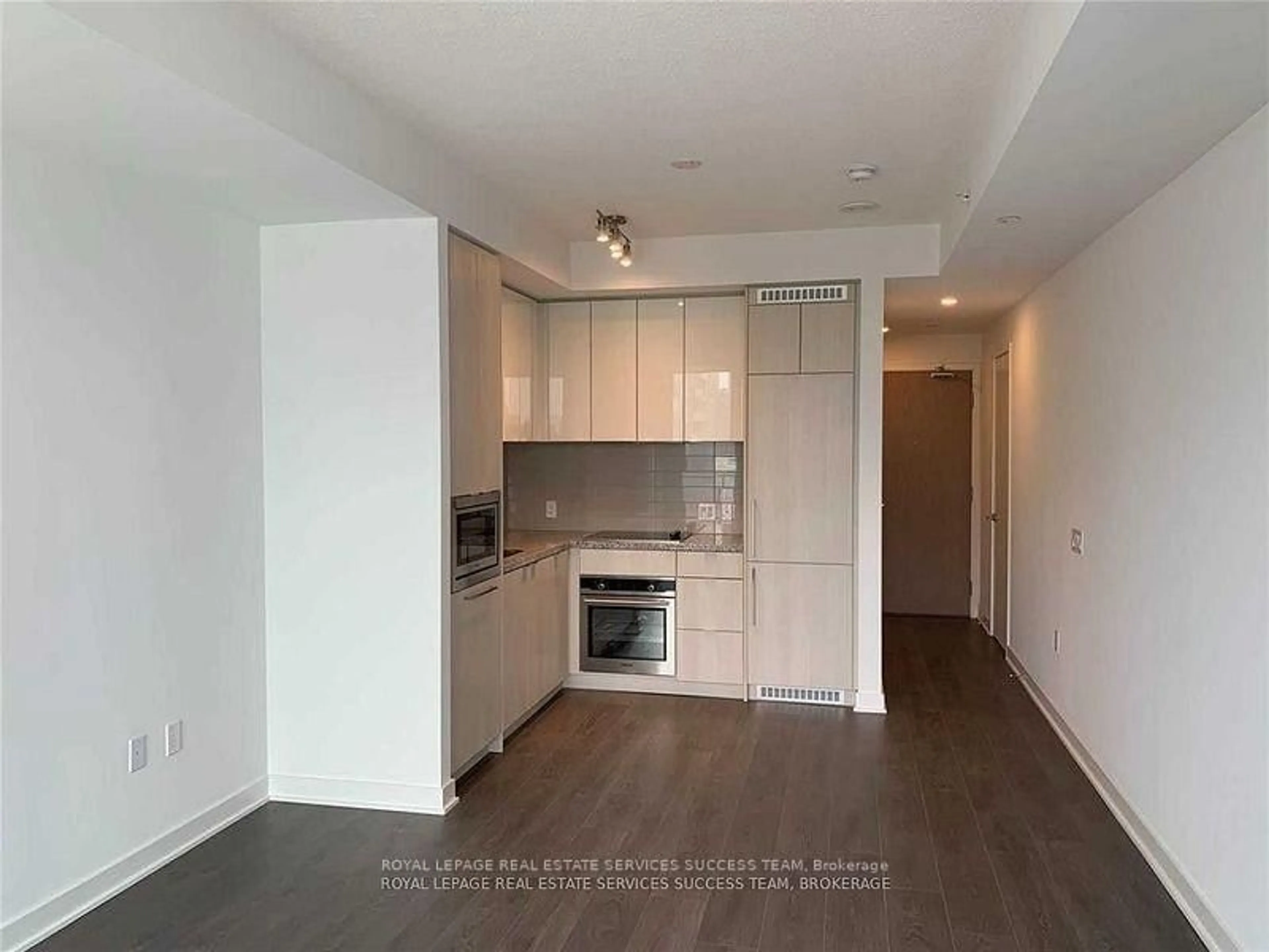 Standard kitchen, wood/laminate floor for 125 Blue Jays Way #4610, Toronto Ontario M5V 3T3