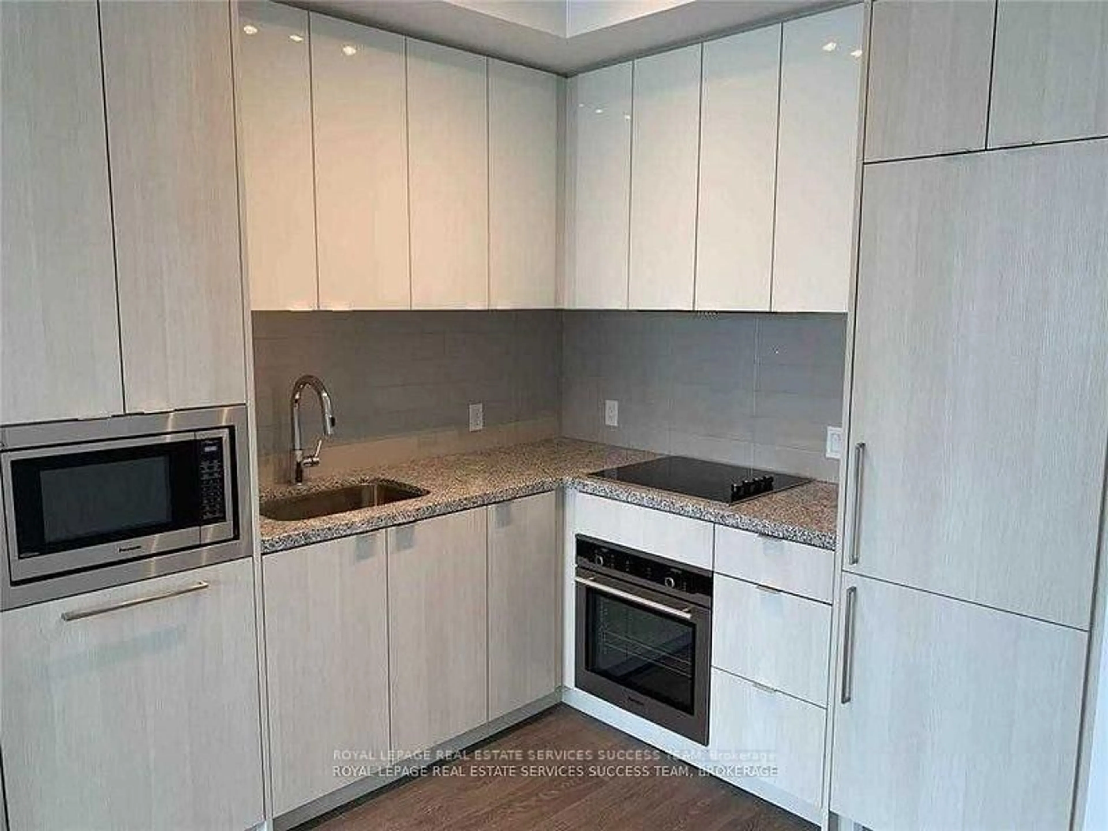 Standard kitchen, unknown for 125 Blue Jays Way #4610, Toronto Ontario M5V 3T3