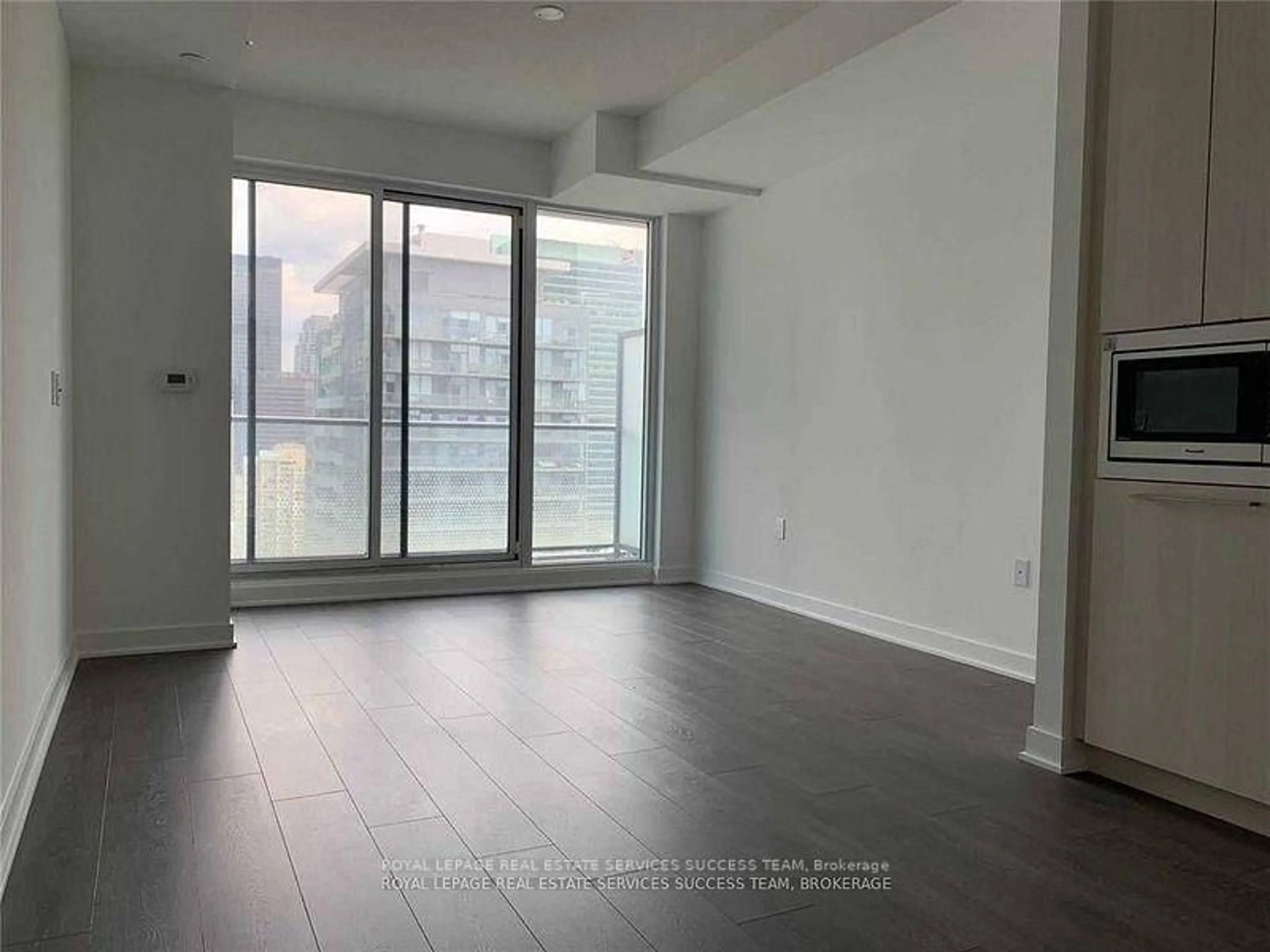 A pic of a room for 125 Blue Jays Way #4610, Toronto Ontario M5V 3T3