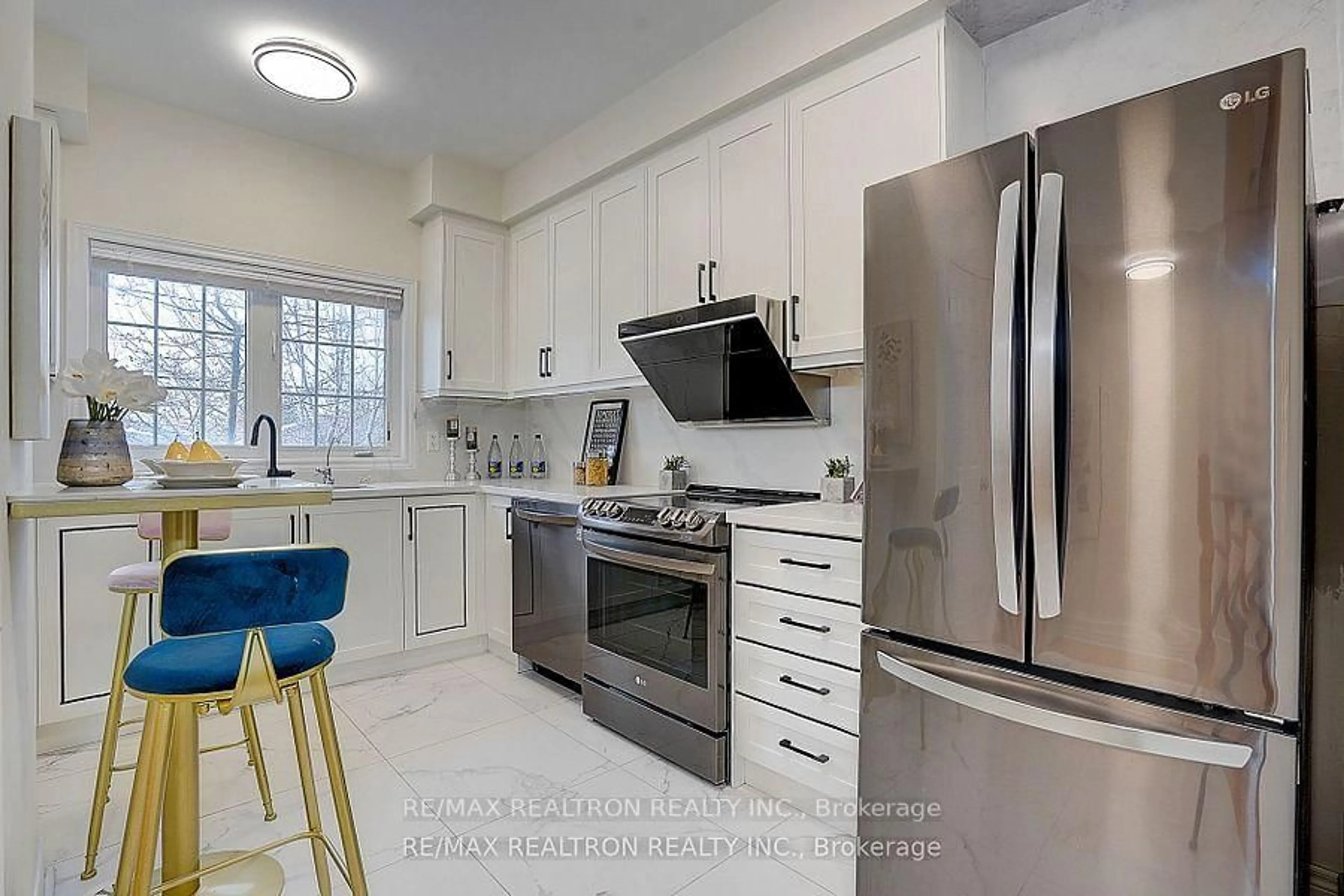 Open concept kitchen, ceramic/tile floor for 171B Finch Ave, Toronto Ontario M2N 4R8