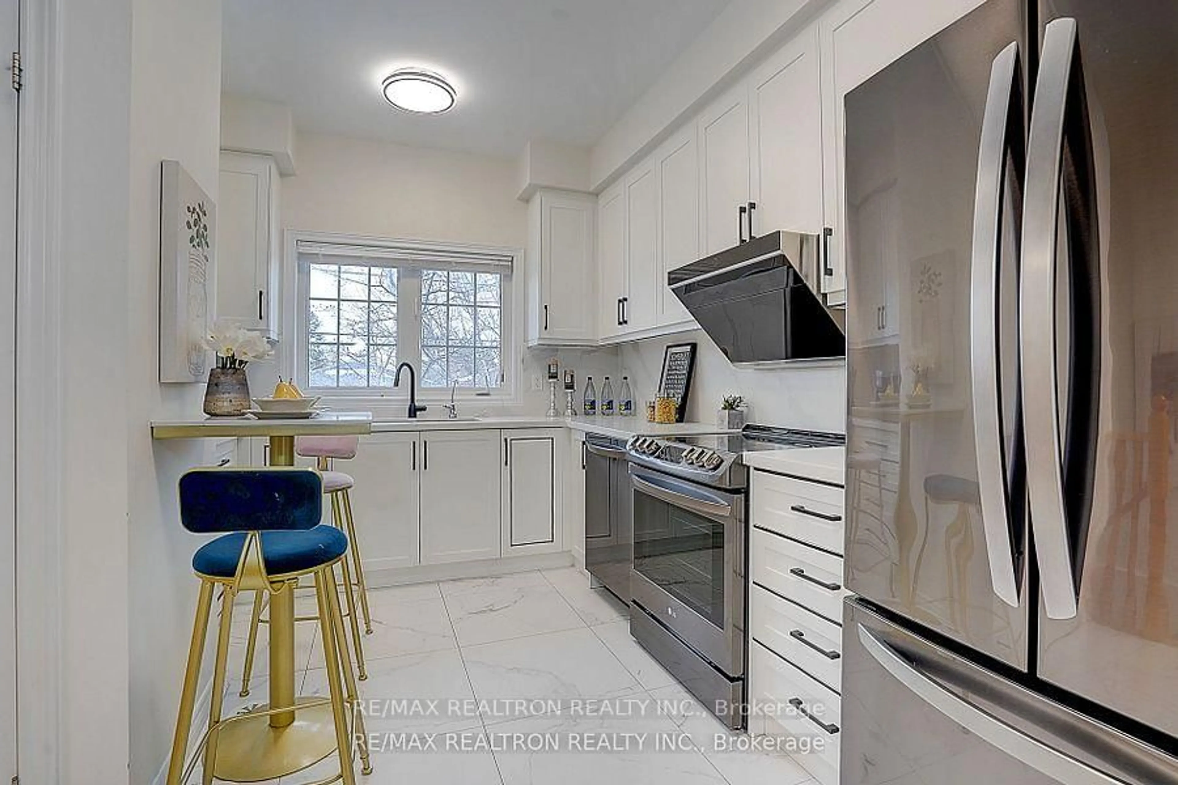 Standard kitchen, ceramic/tile floor for 171B Finch Ave, Toronto Ontario M2N 4R8